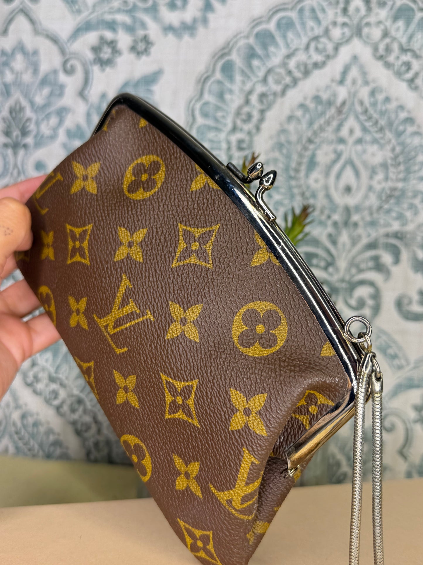 Louis Vuitton French Company Kisslock Pouch