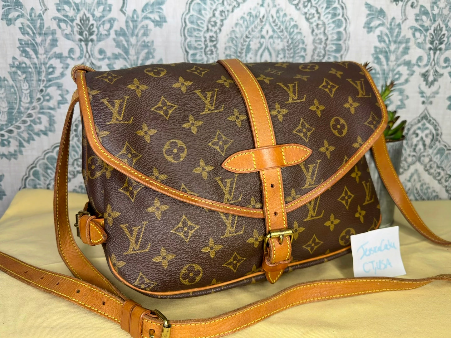 Louis Vuitton Saumur 30