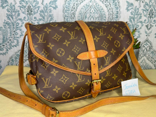 Louis Vuitton Saumur 30