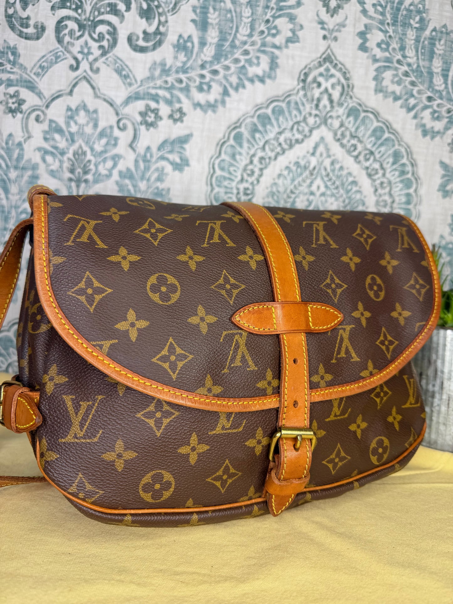 Louis Vuitton Saumur 30
