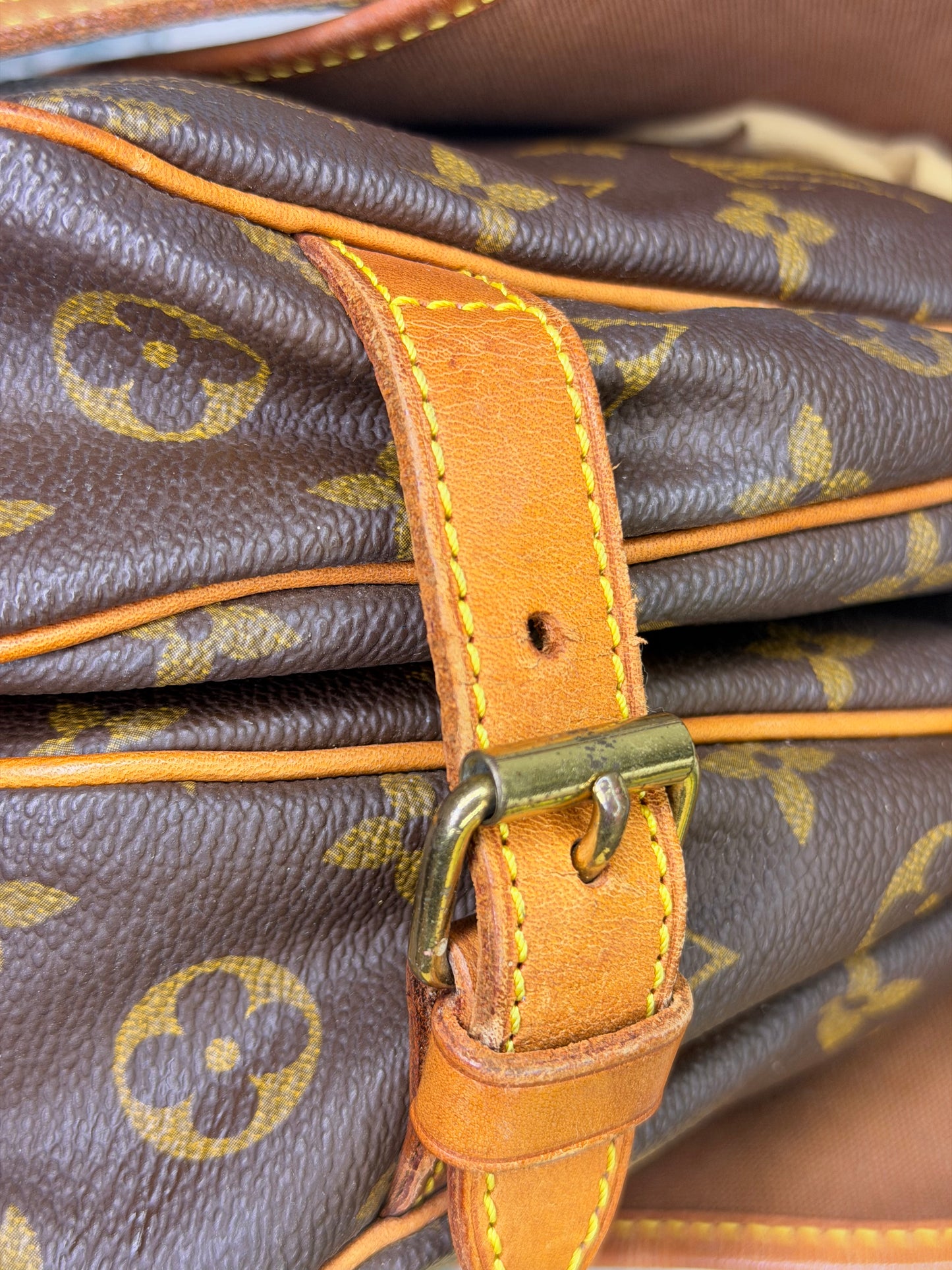 Louis Vuitton Saumur 30