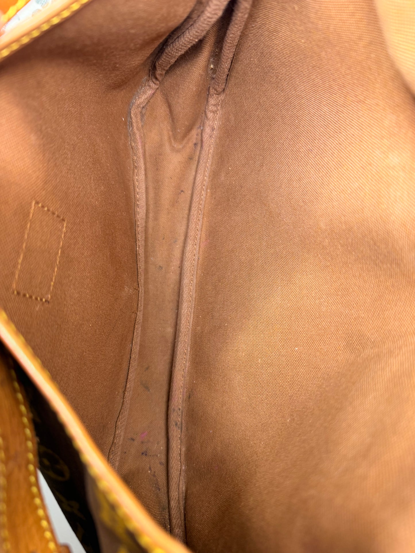 Louis Vuitton Saumur 30
