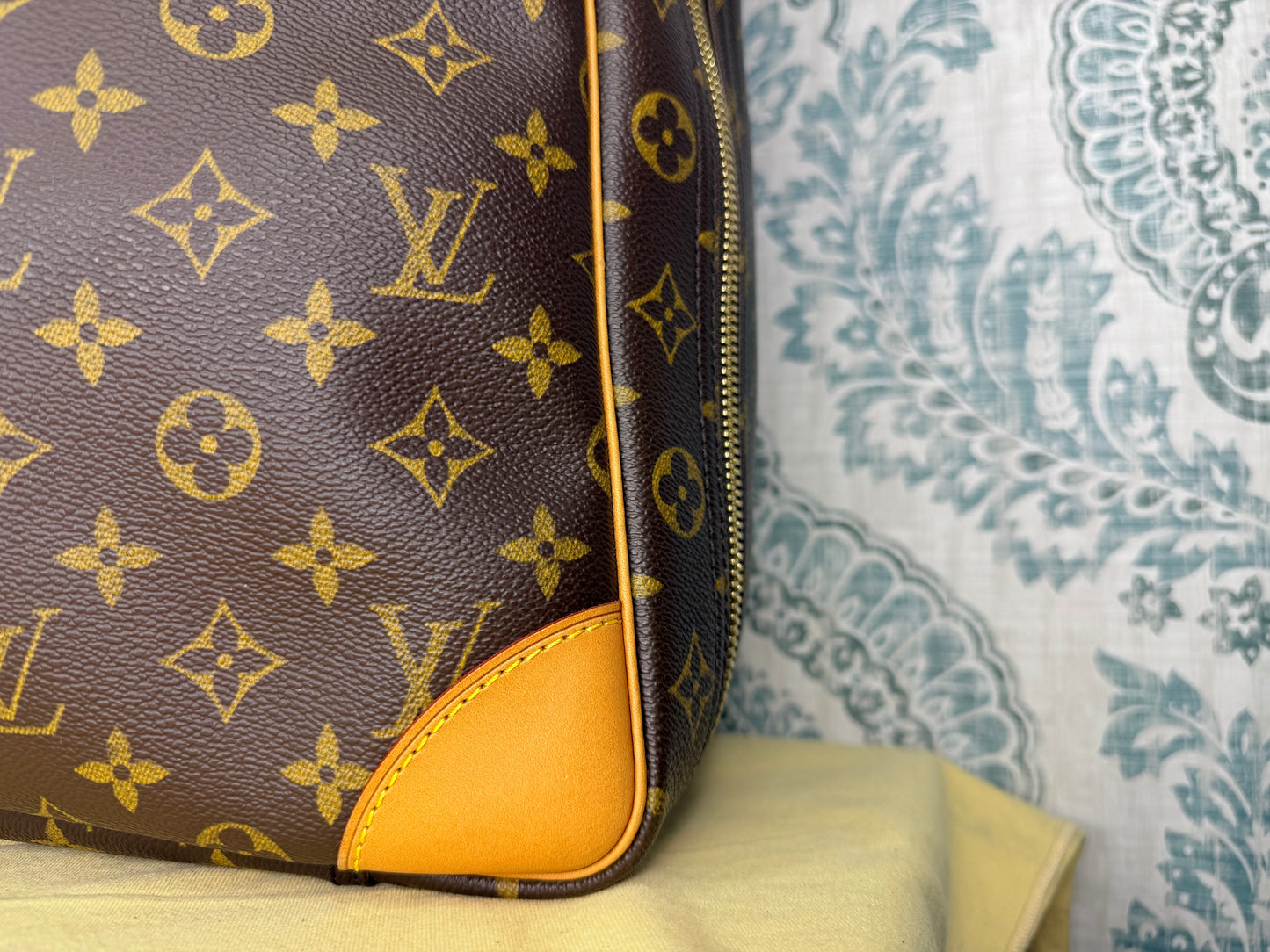 Louis Vuitton Sirius 55 Soft Suit Case