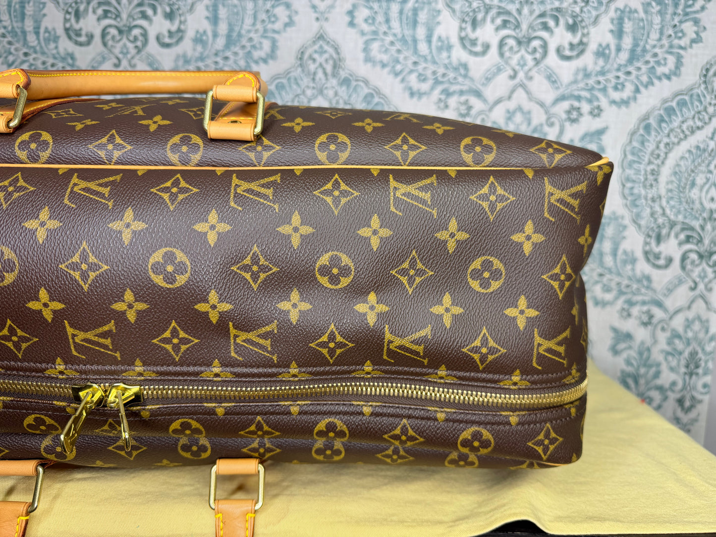 Louis Vuitton Sirius 55 Soft Suit Case