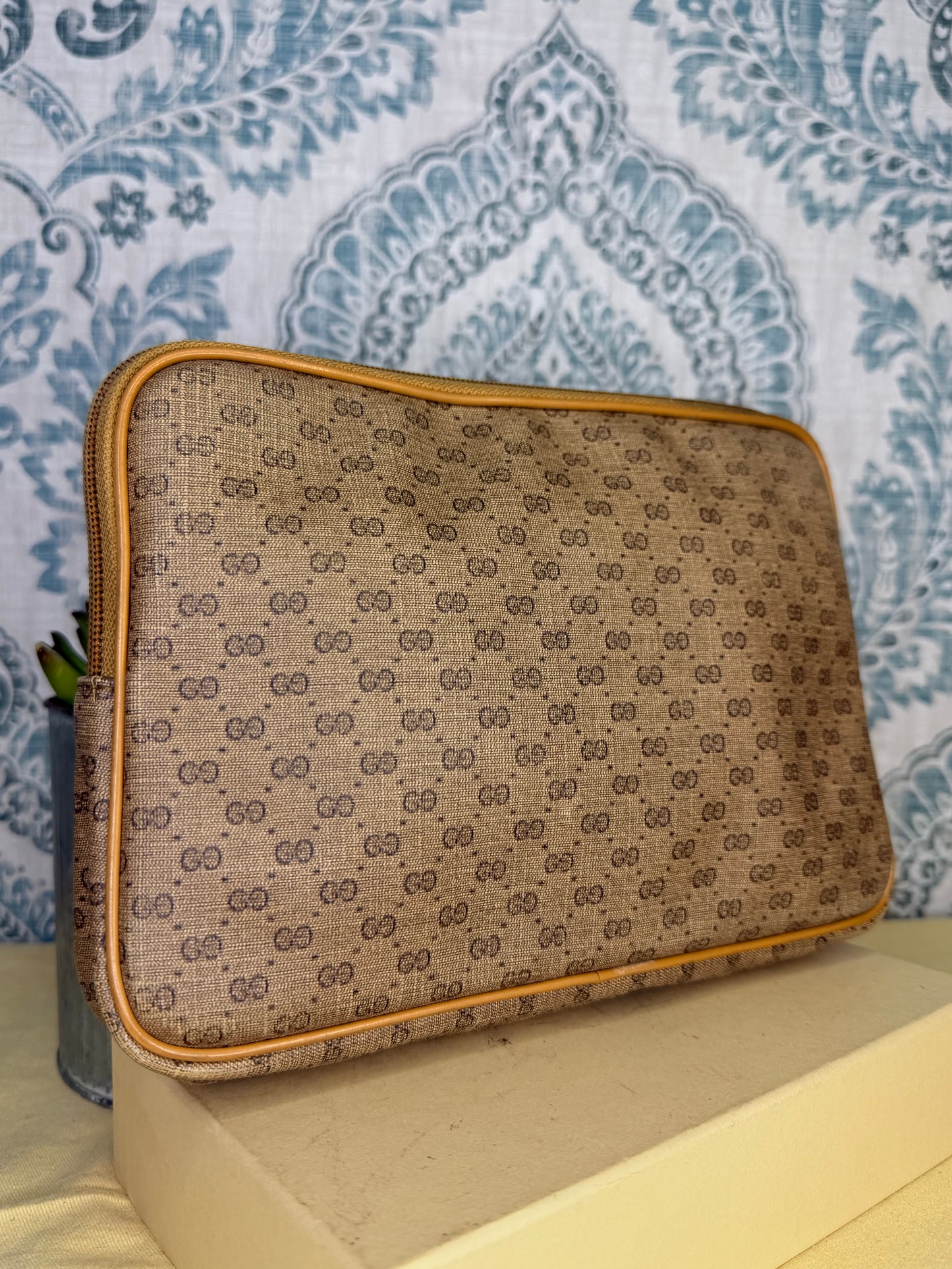 Micro Gucci Pouch