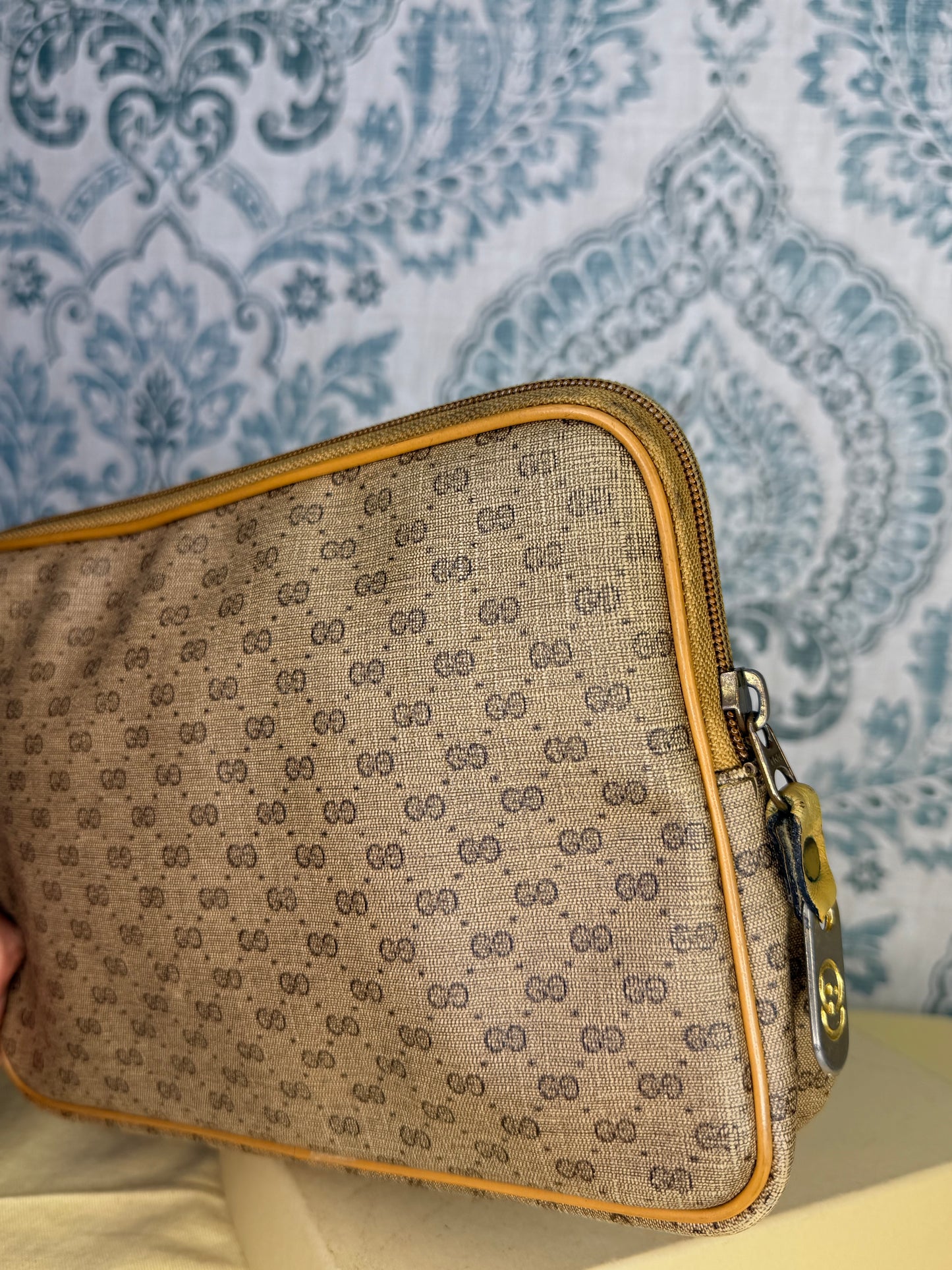 Micro Gucci Pouch