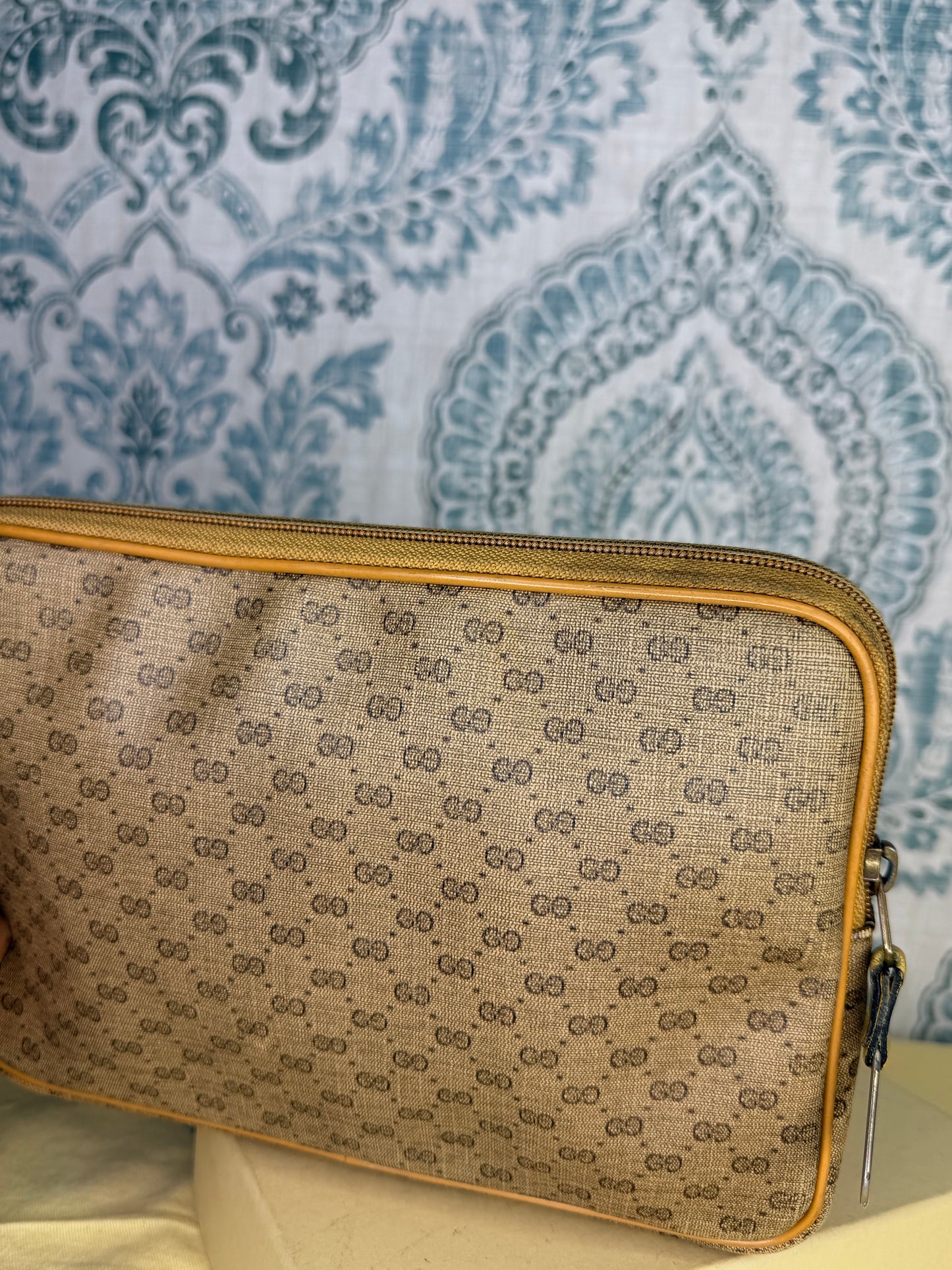 Micro Gucci Pouch