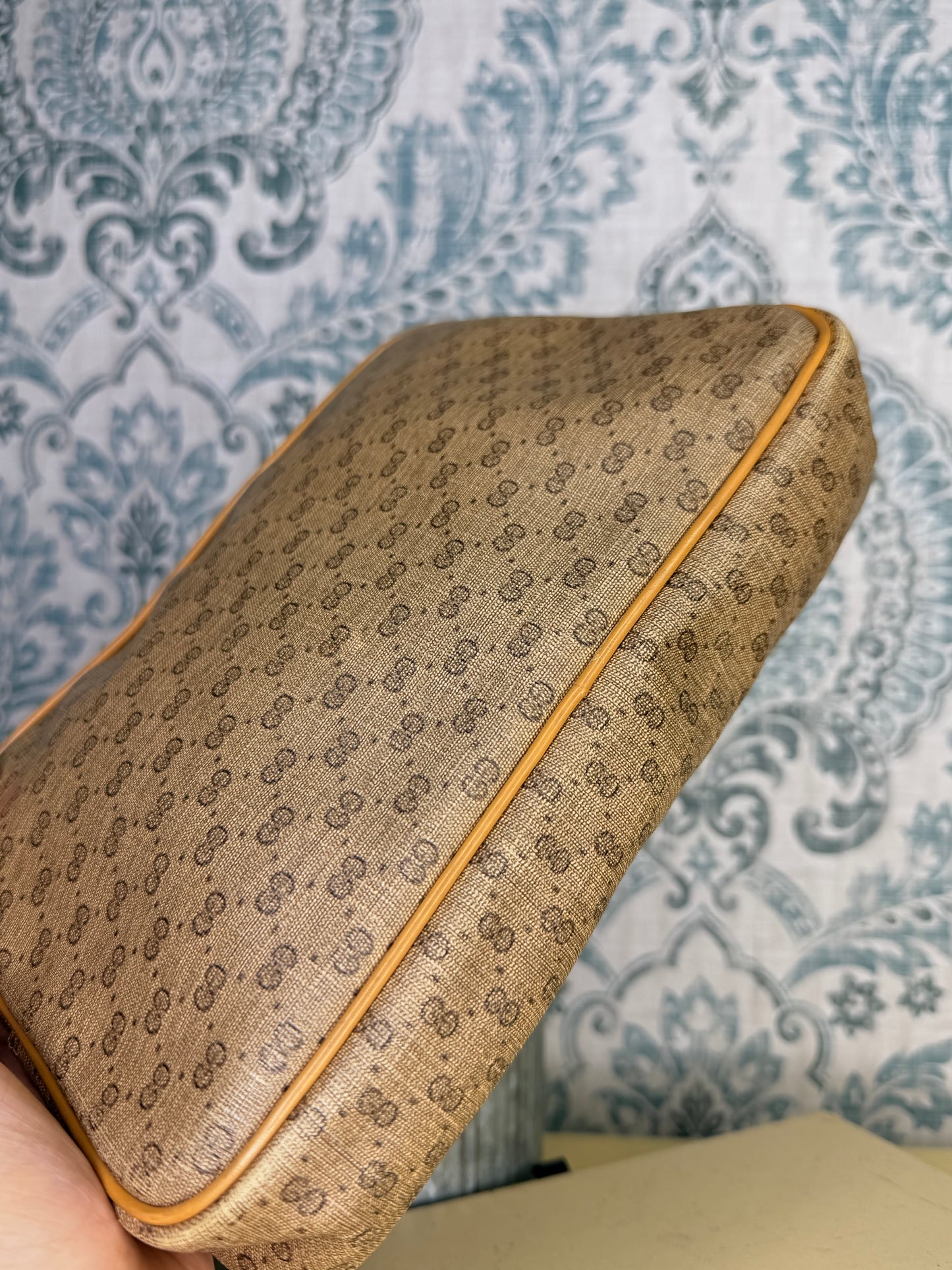 Micro Gucci Pouch