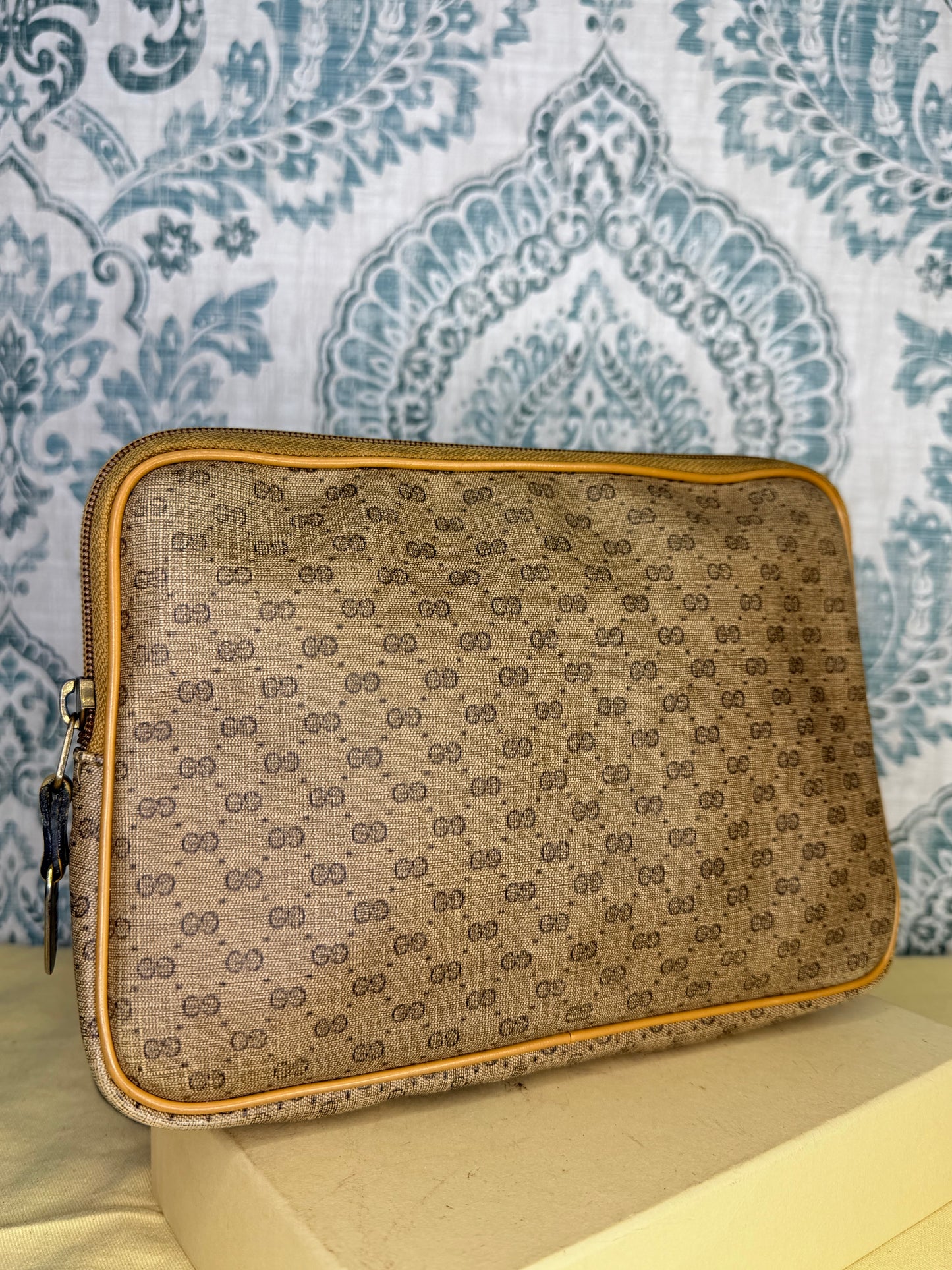 Micro Gucci Pouch