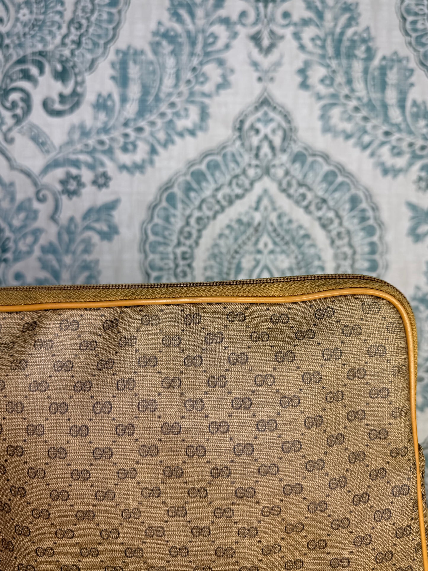 Micro Gucci Pouch