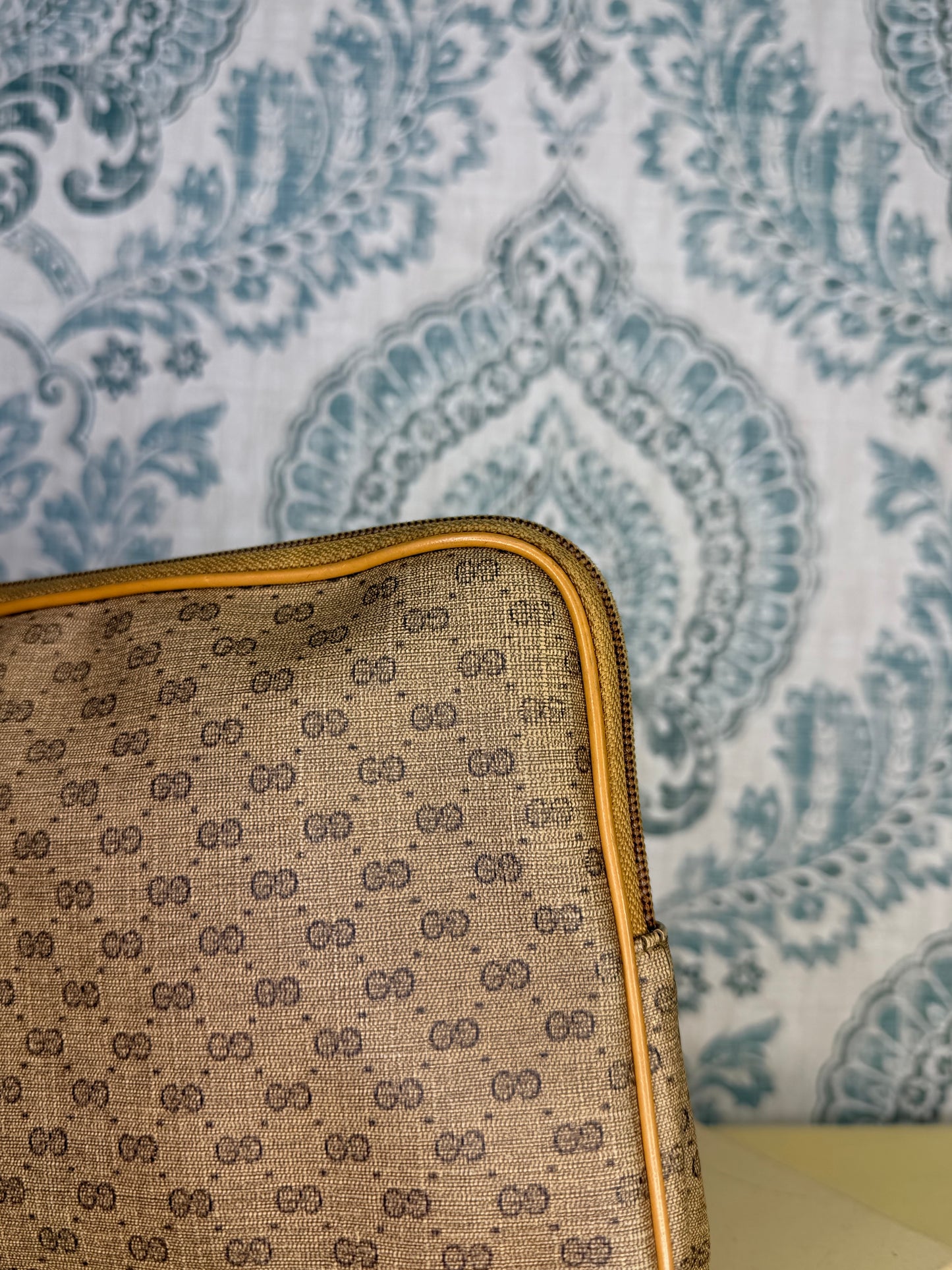 Micro Gucci Pouch