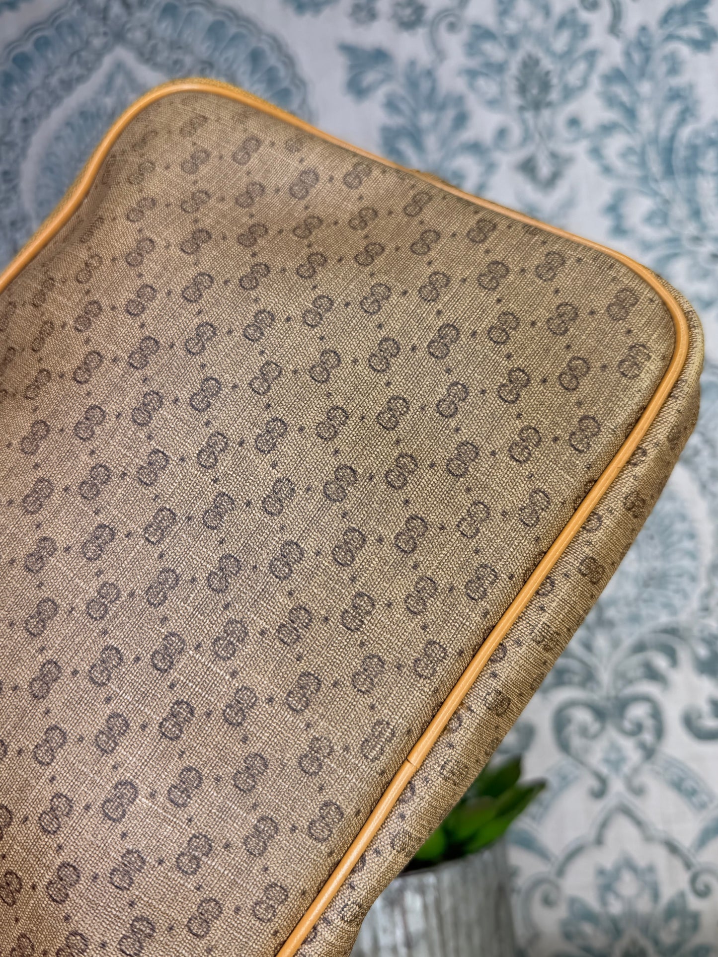 Micro Gucci Pouch