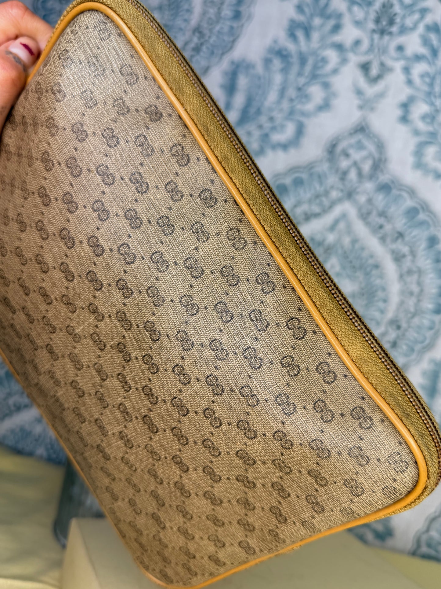 Micro Gucci Pouch