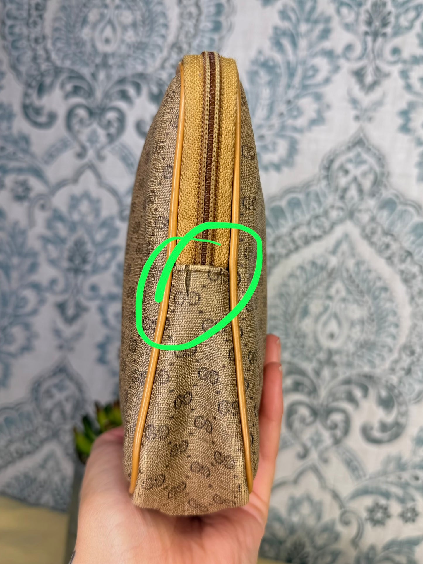 Micro Gucci Pouch