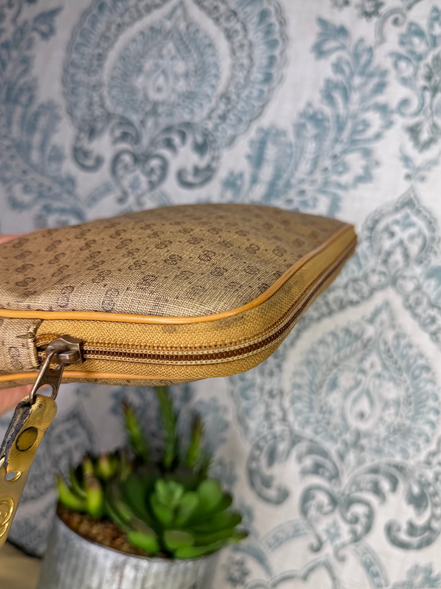 Micro Gucci Pouch