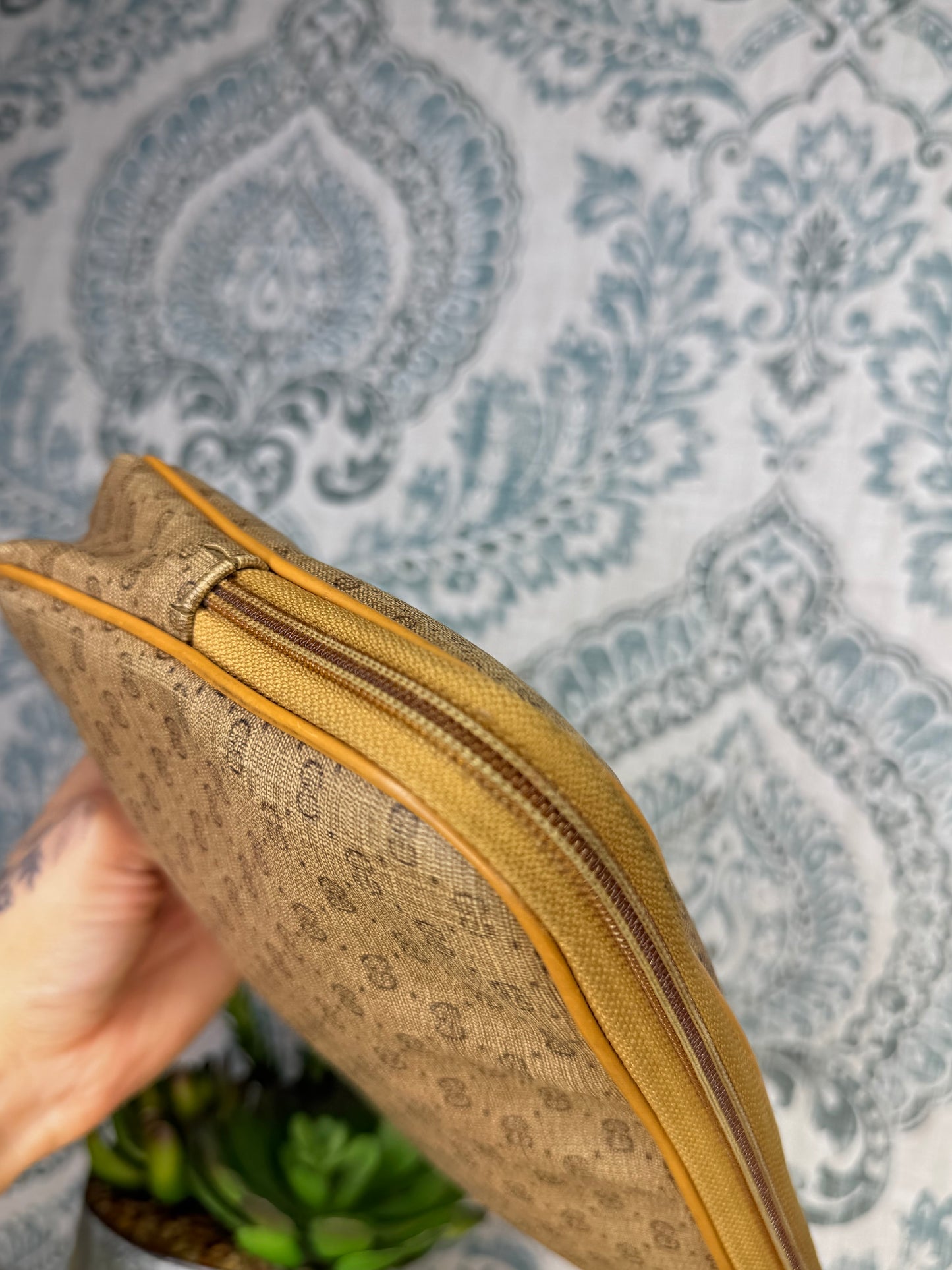 Micro Gucci Pouch