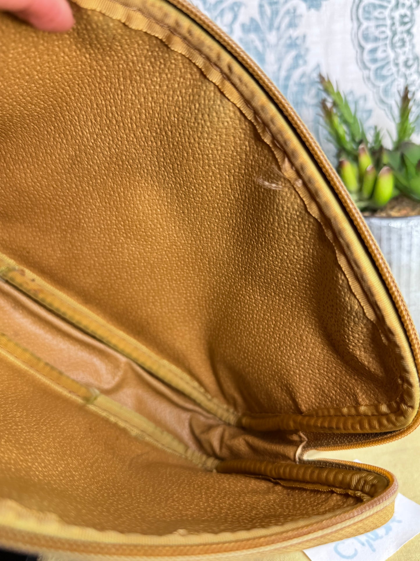 Micro Gucci Pouch