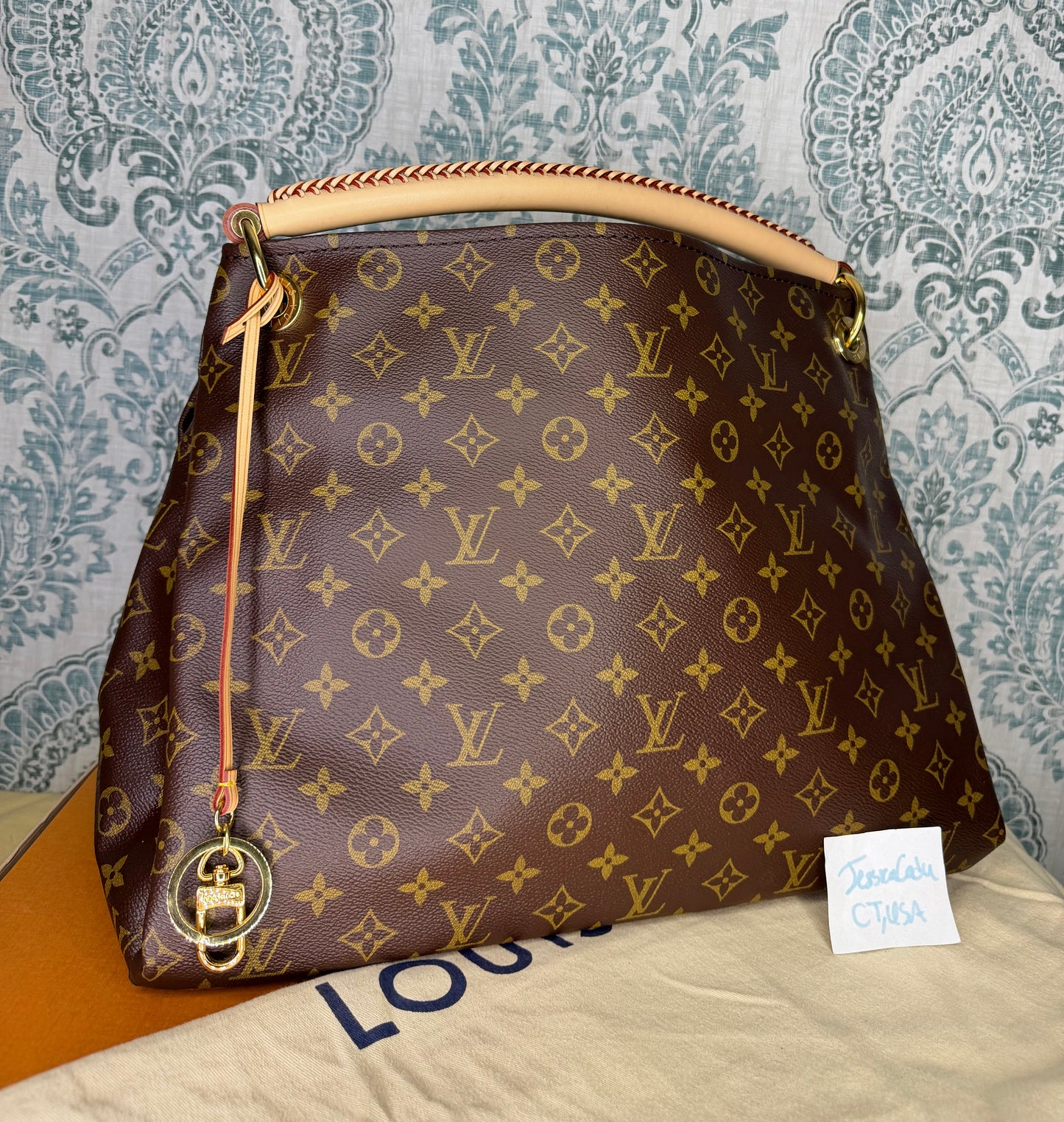 Louis Vuitton Artsy MM