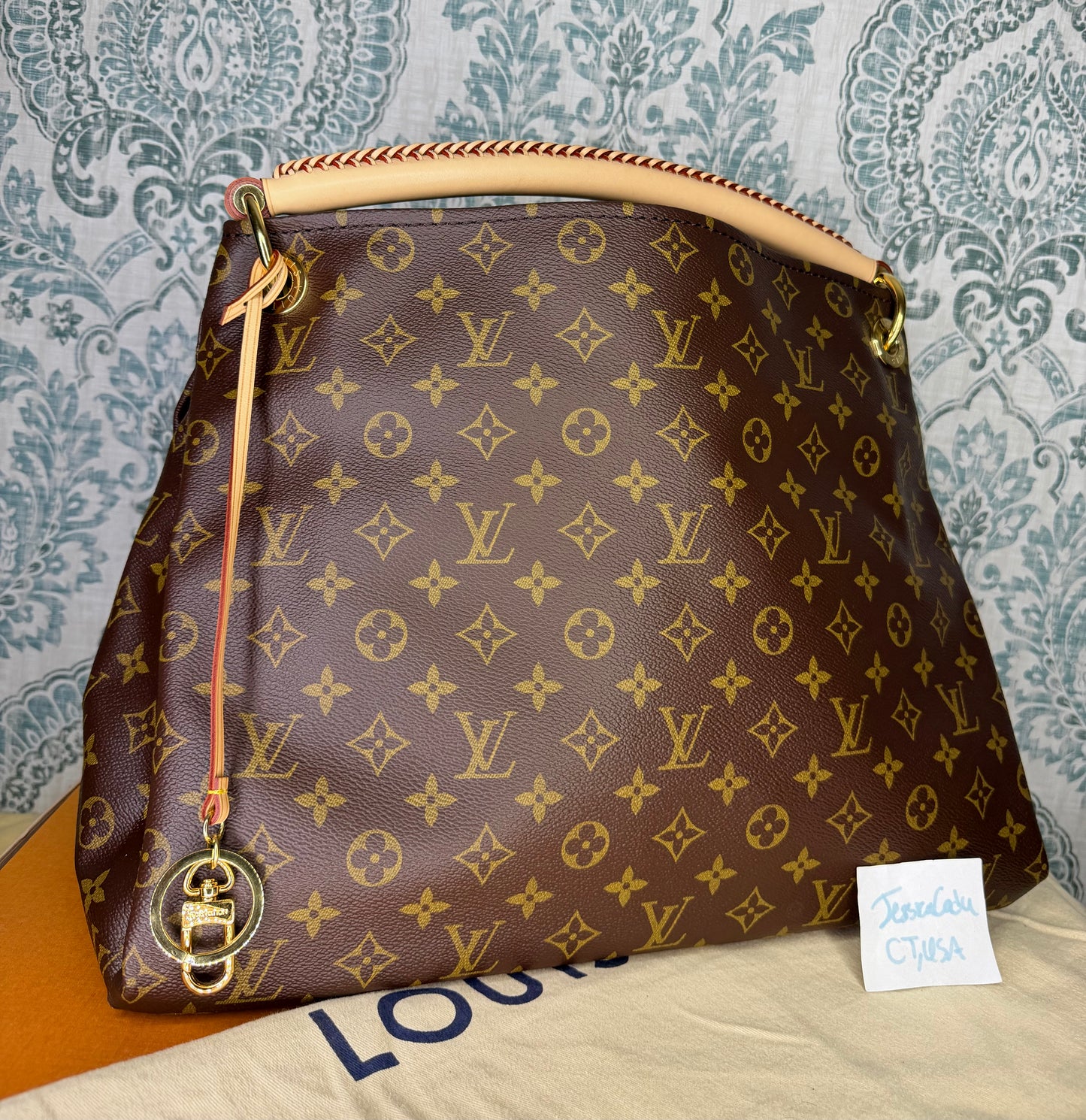 Louis Vuitton Artsy MM