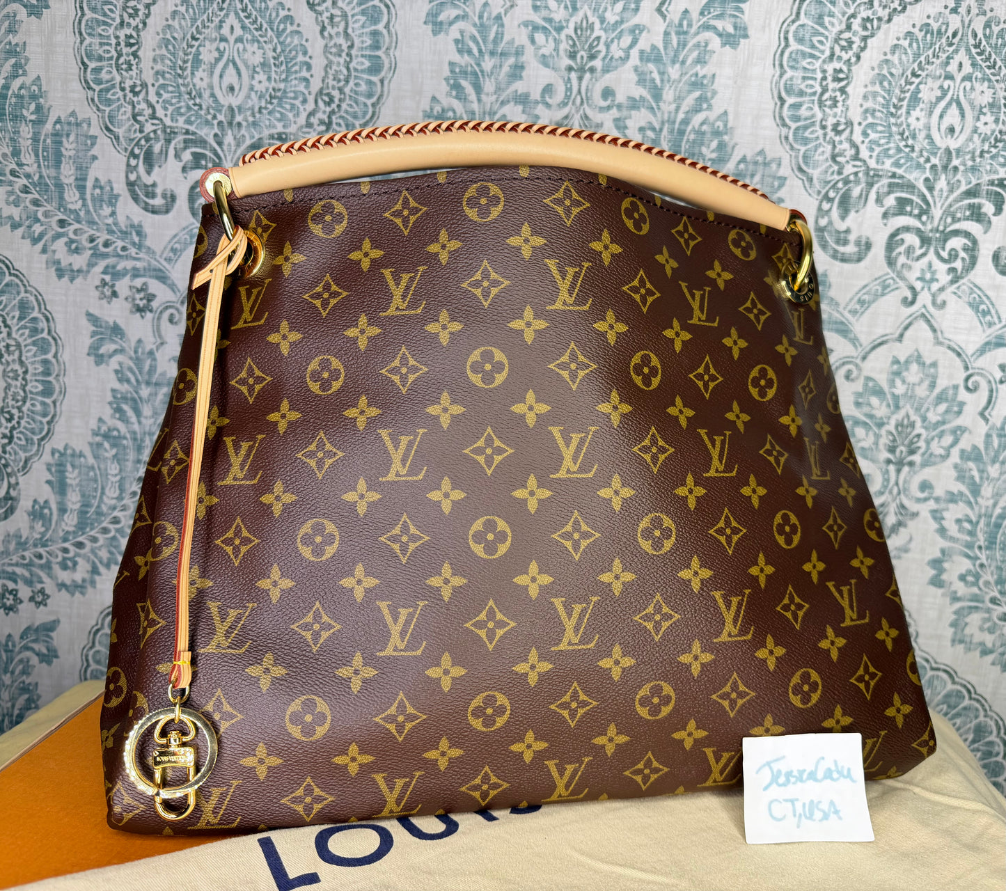 Louis Vuitton Artsy MM