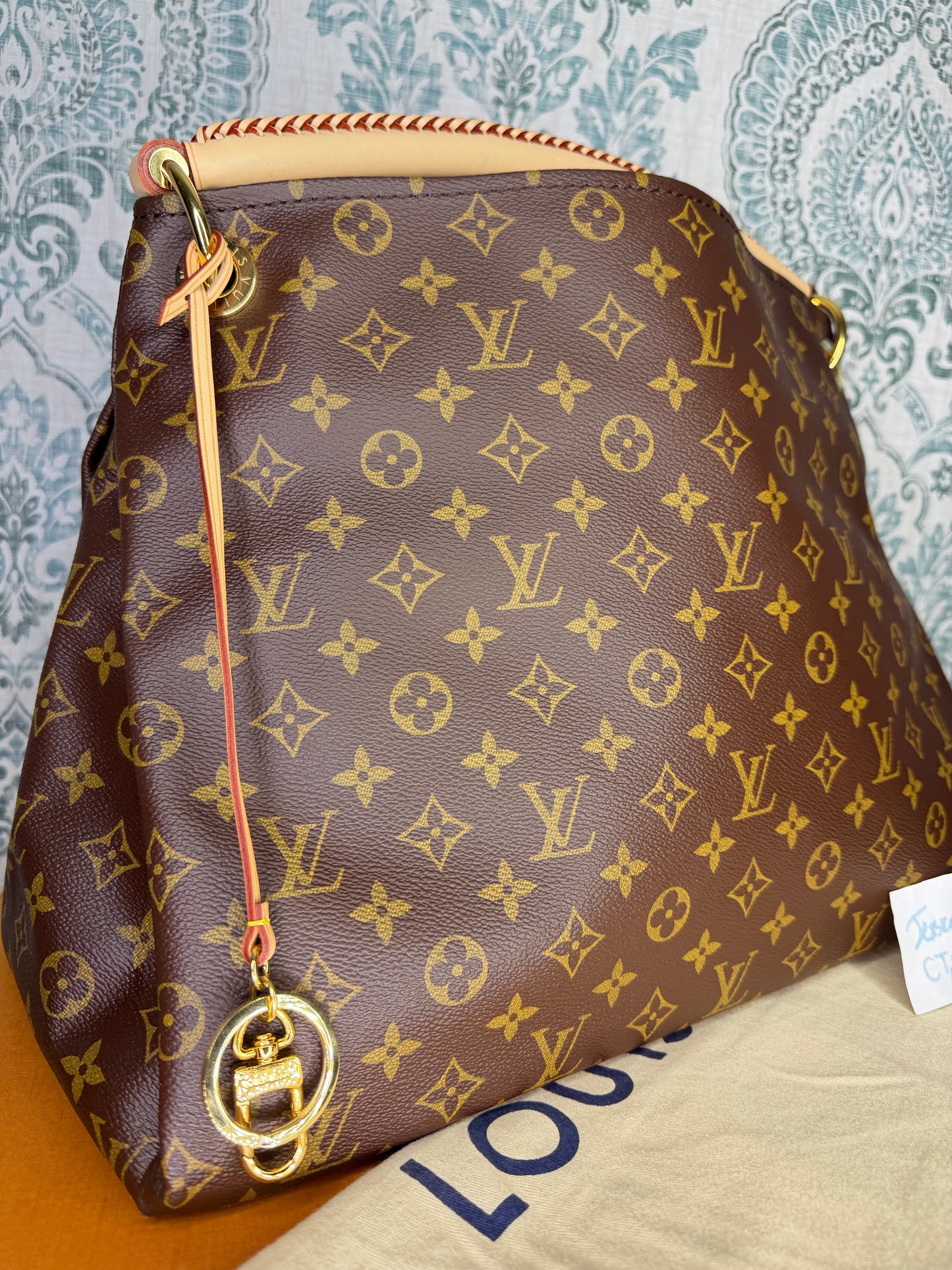 Louis Vuitton Artsy MM