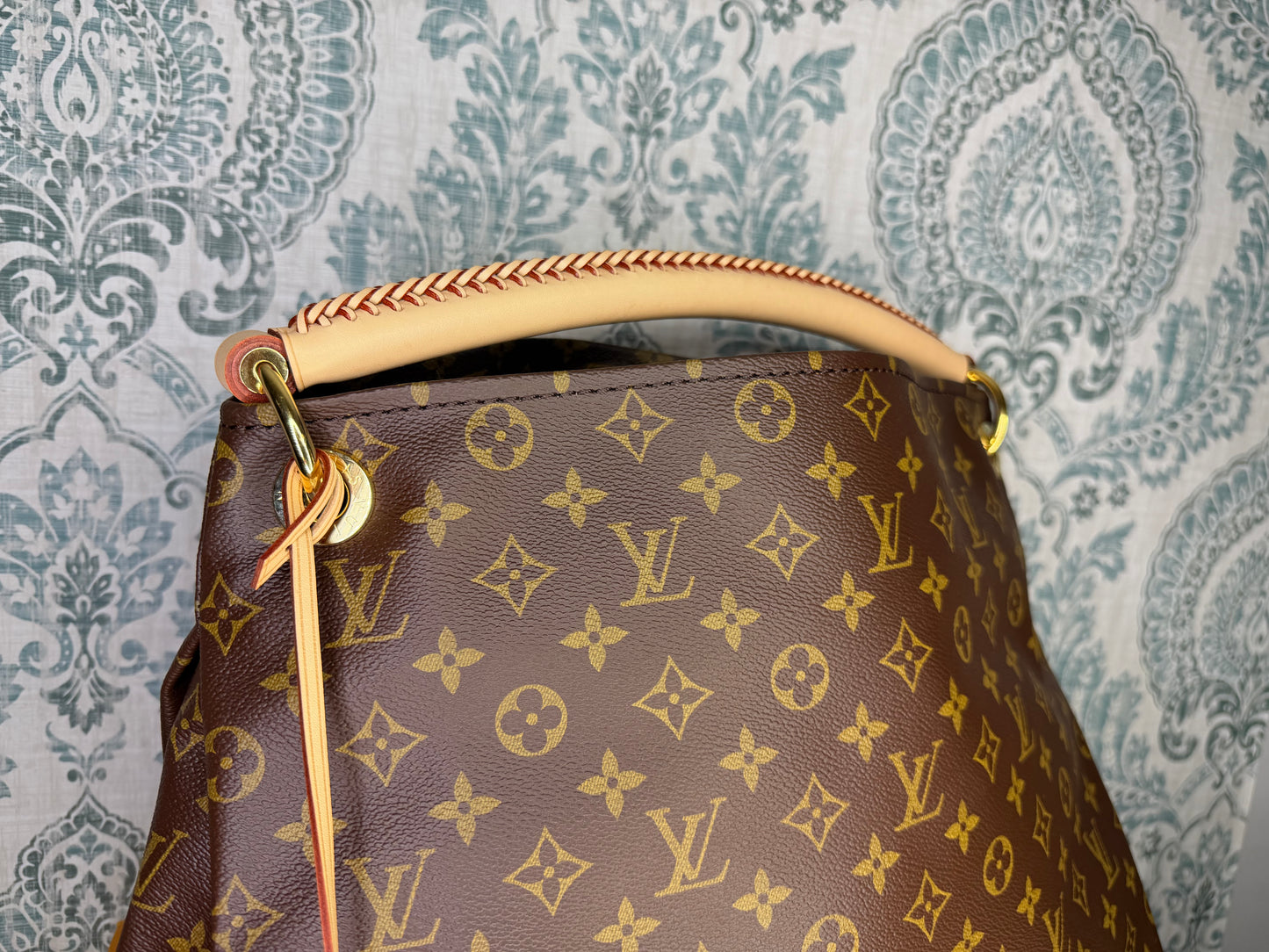 Louis Vuitton Artsy MM