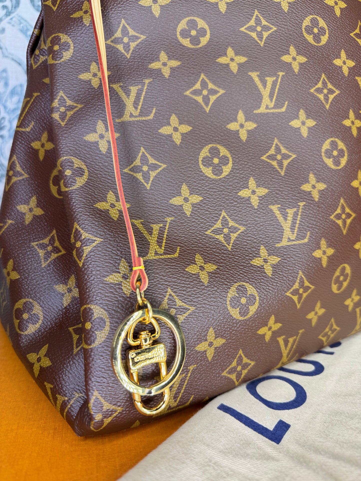 Louis Vuitton Artsy MM