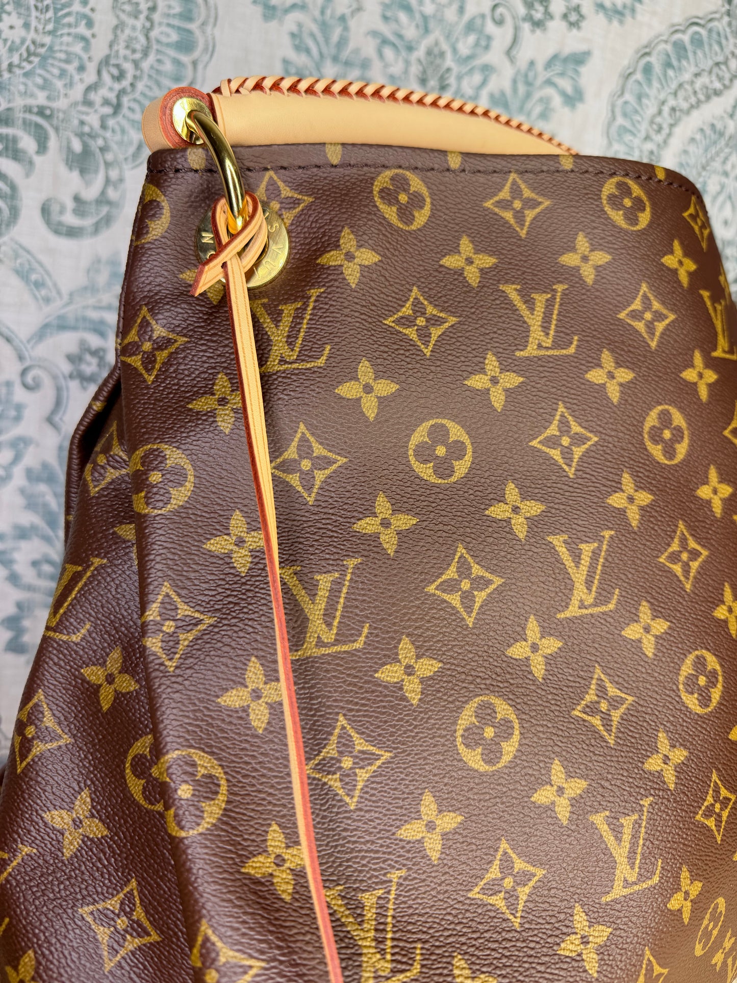 Louis Vuitton Artsy MM