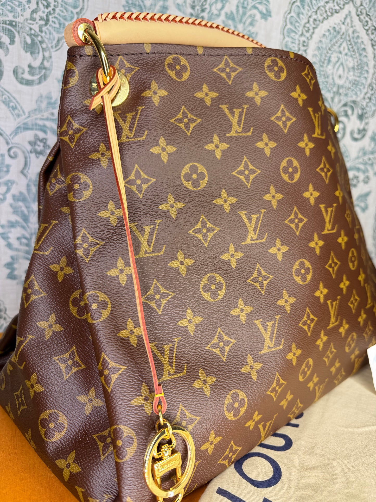 Louis Vuitton Artsy MM