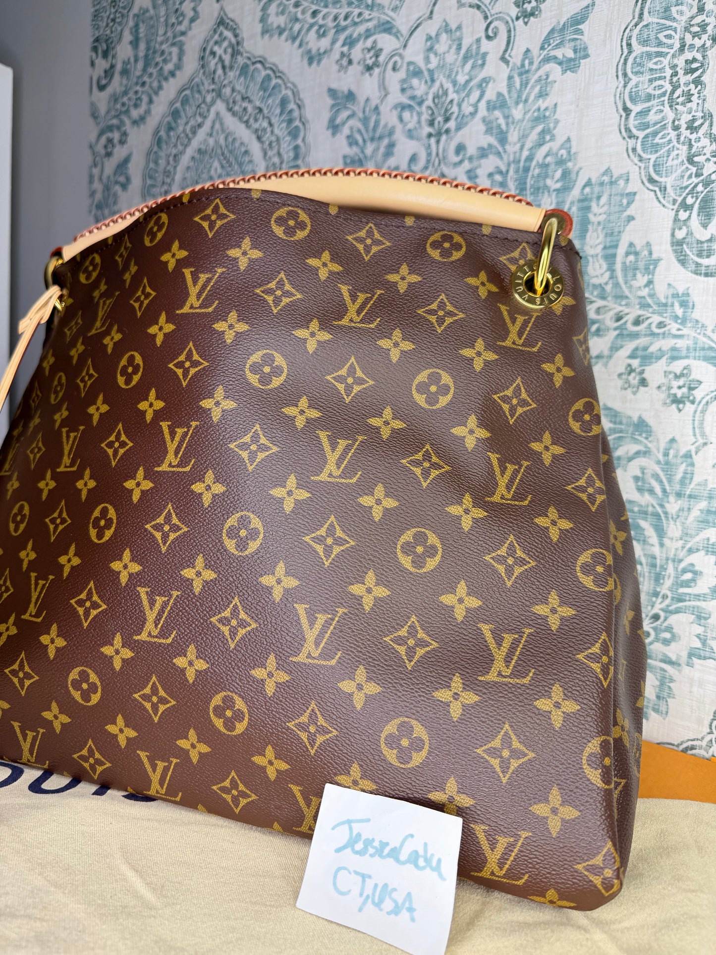 Louis Vuitton Artsy MM