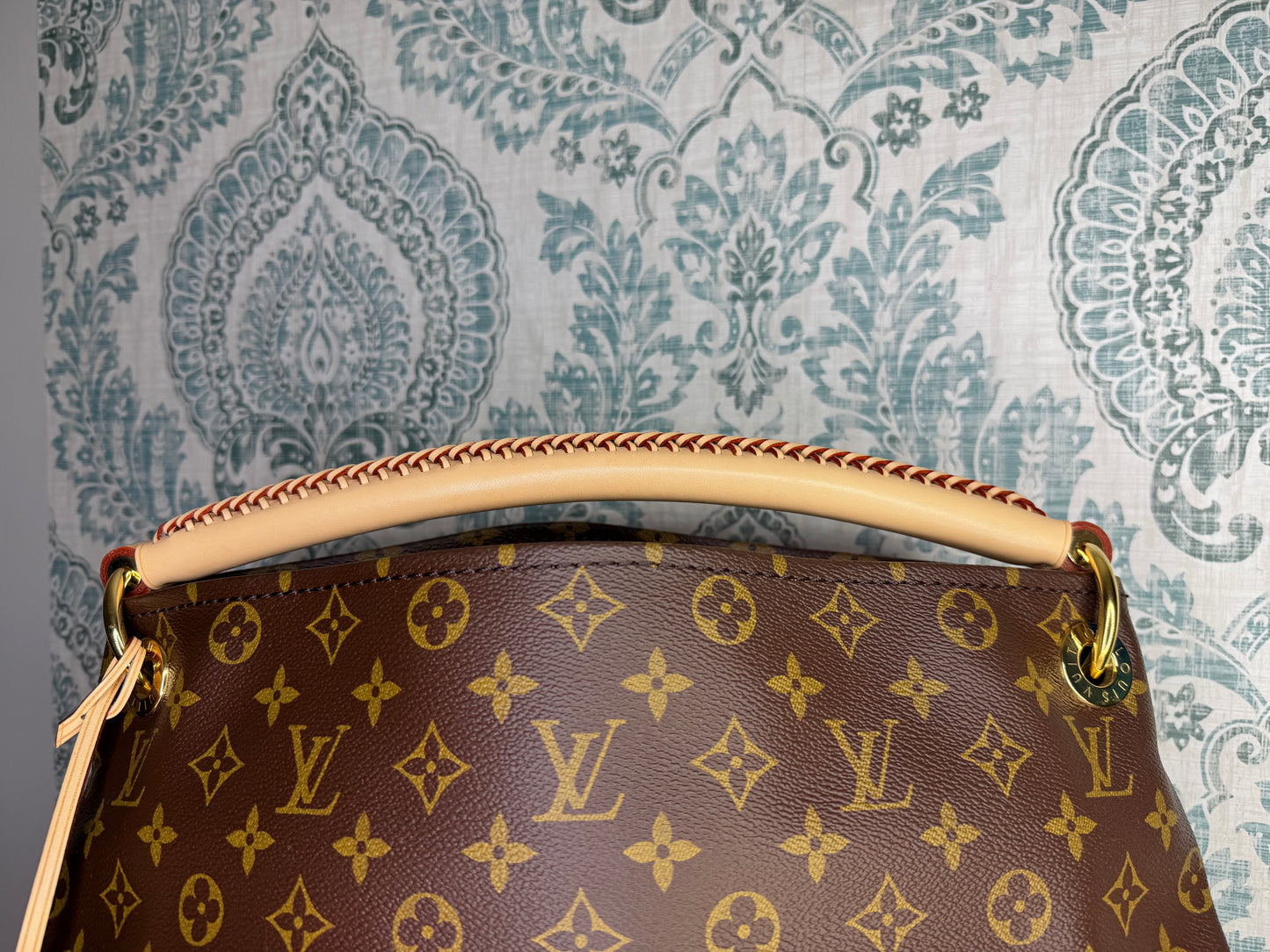 Louis Vuitton Artsy MM