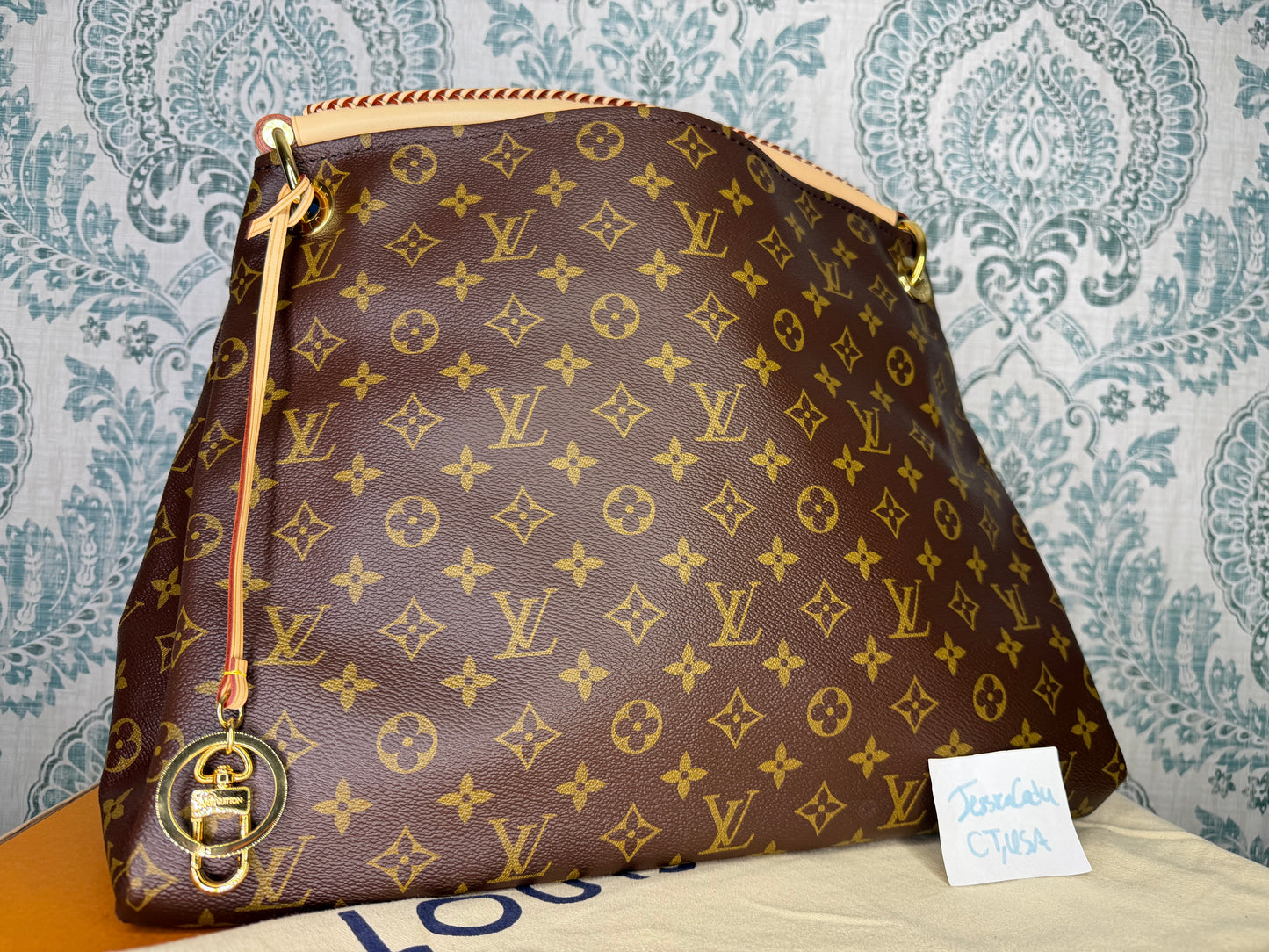 Louis Vuitton Artsy MM