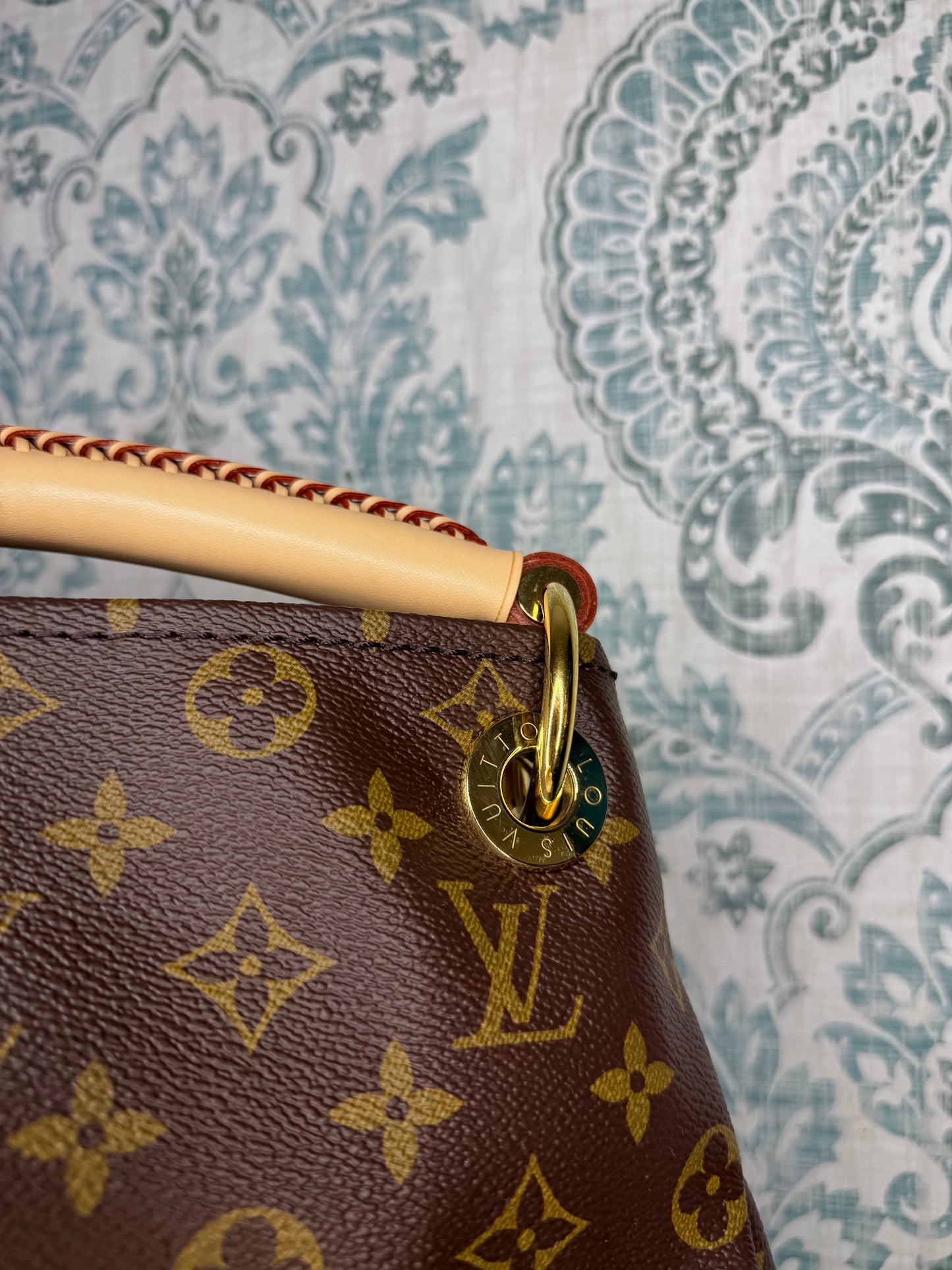 Louis Vuitton Artsy MM