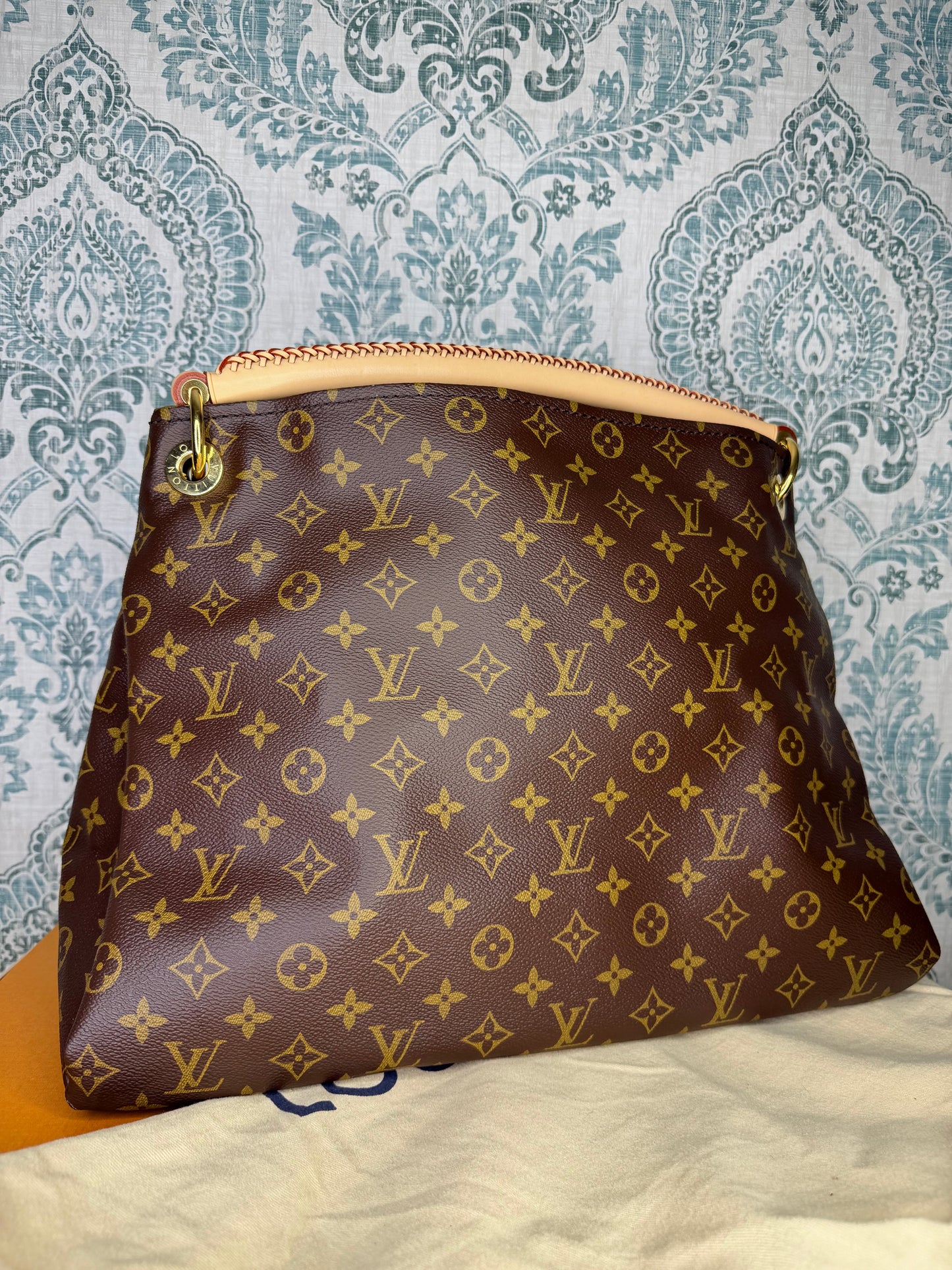 Louis Vuitton Artsy MM