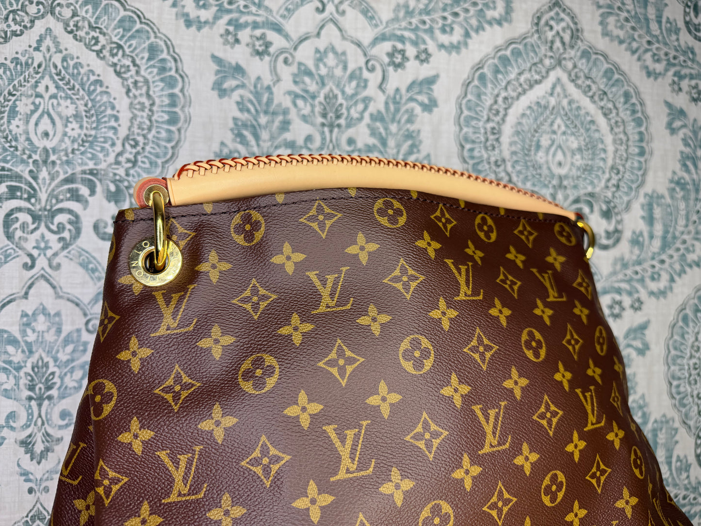 Louis Vuitton Artsy MM