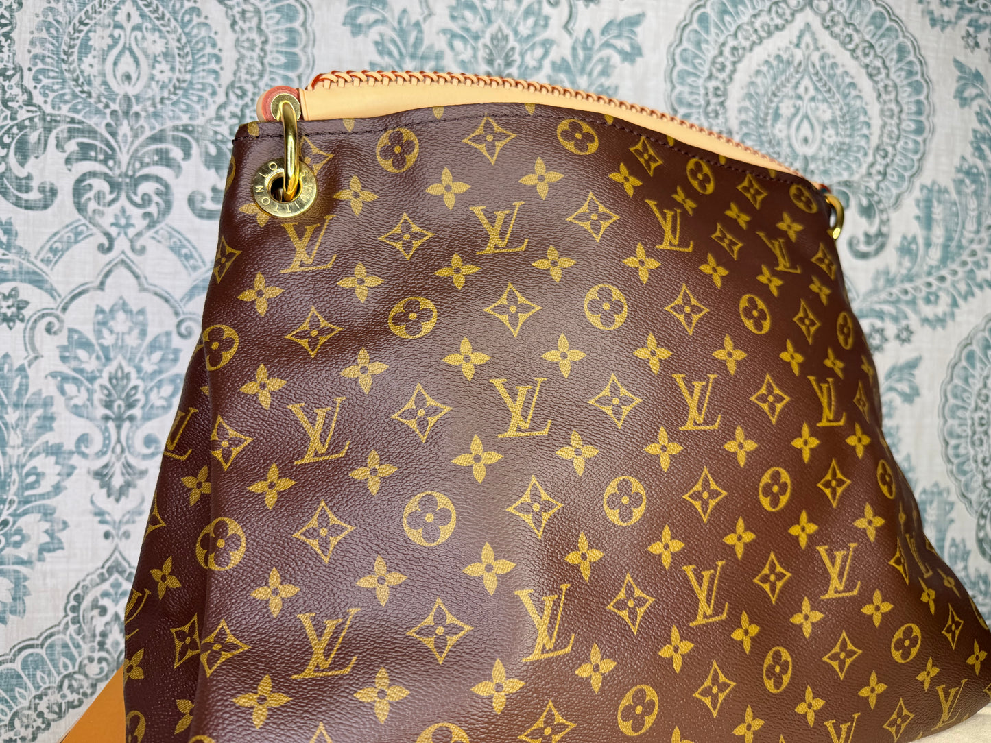 Louis Vuitton Artsy MM