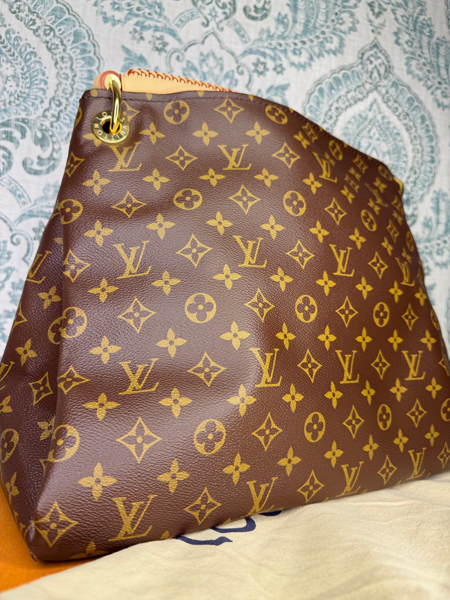Louis Vuitton Artsy MM