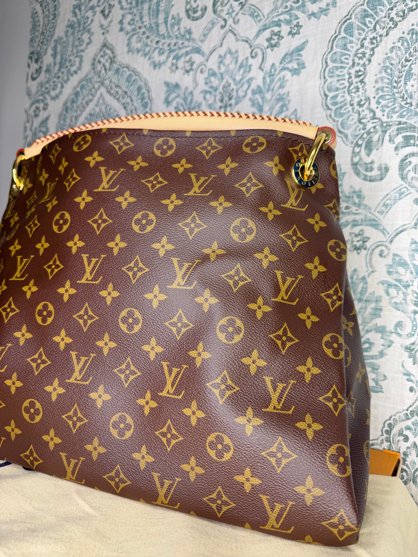 Louis Vuitton Artsy MM
