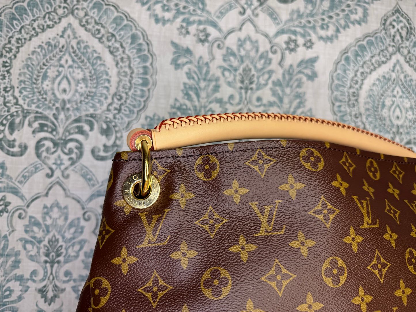 Louis Vuitton Artsy MM
