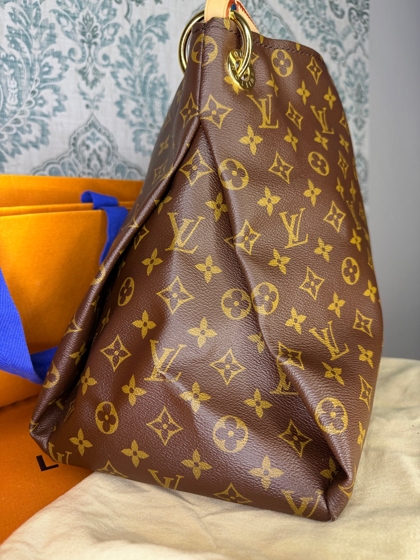Louis Vuitton Artsy MM