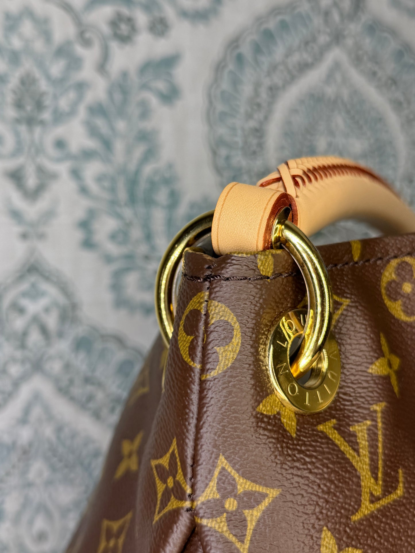 Louis Vuitton Artsy MM
