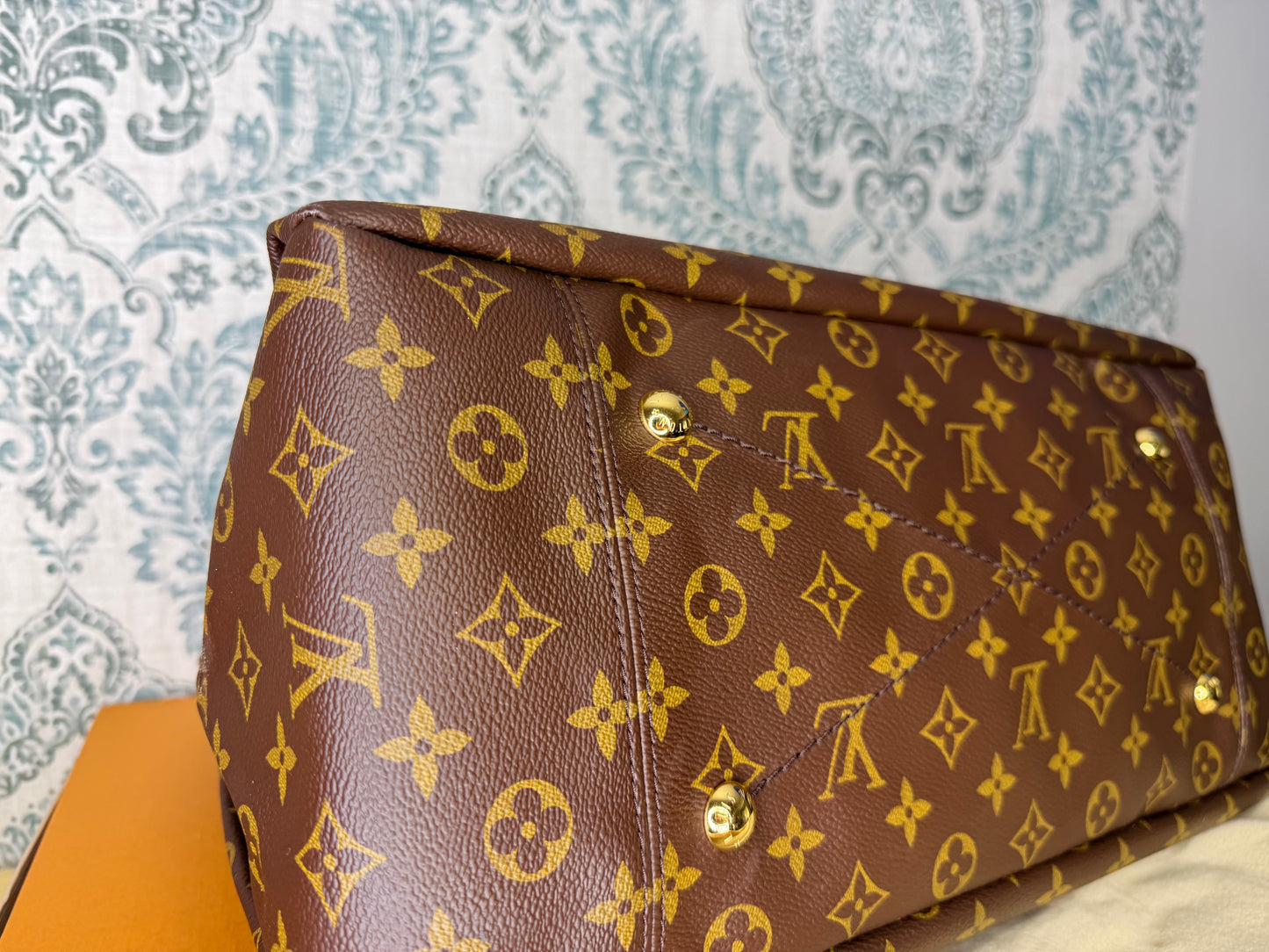 Louis Vuitton Artsy MM