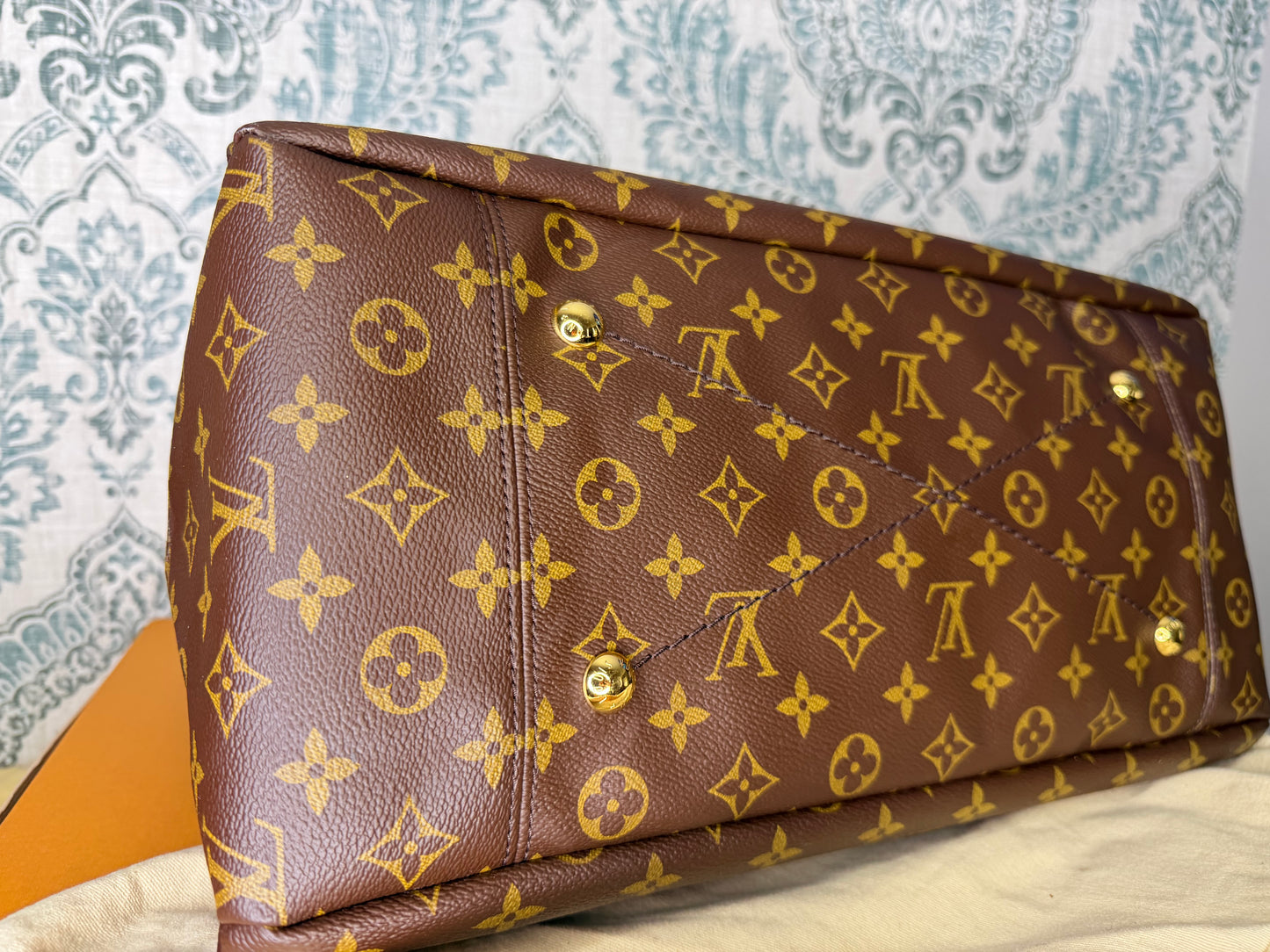 Louis Vuitton Artsy MM
