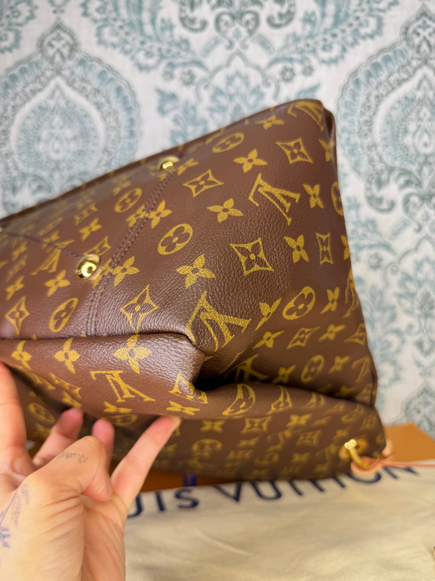 Louis Vuitton Artsy MM