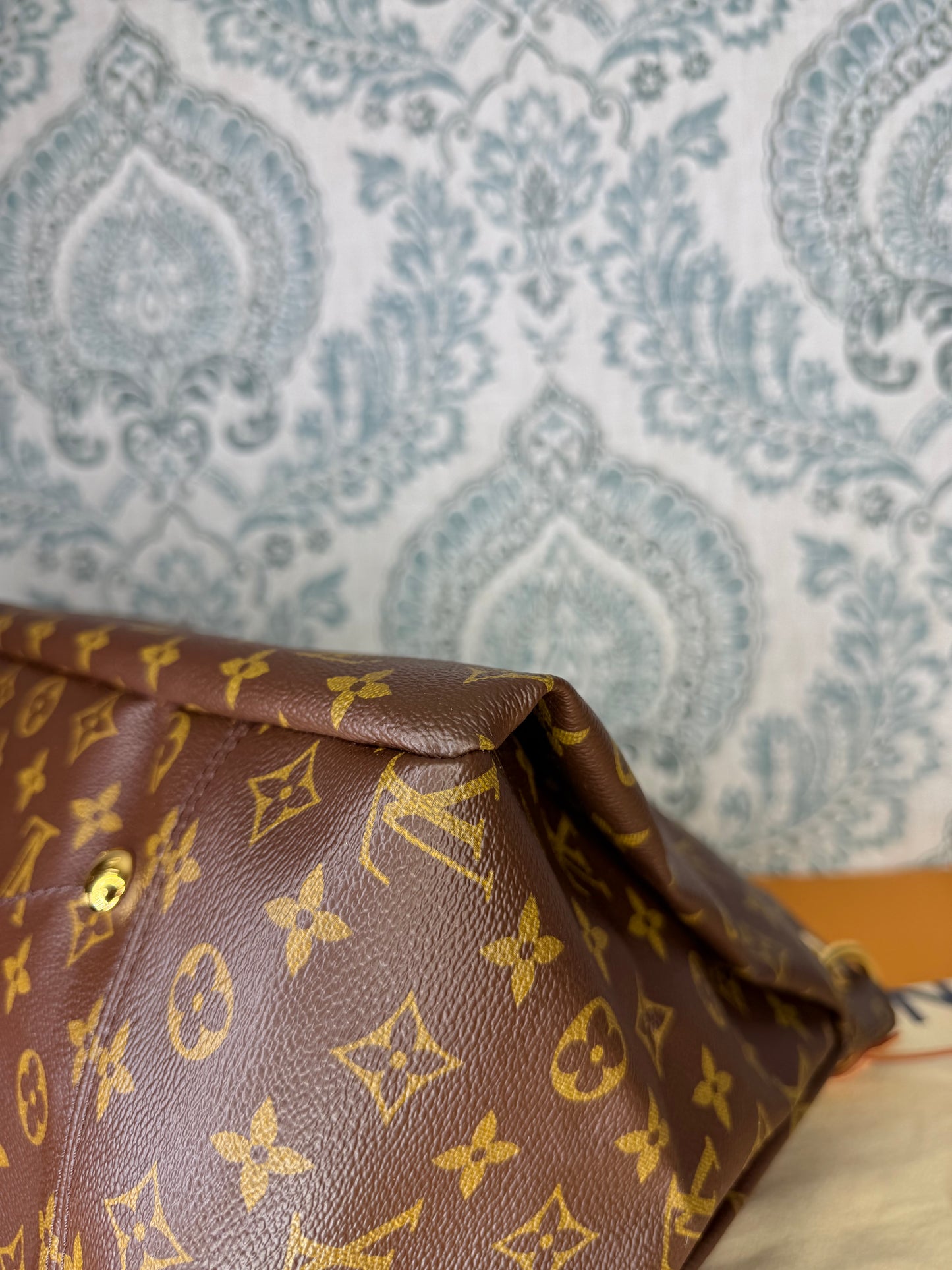 Louis Vuitton Artsy MM