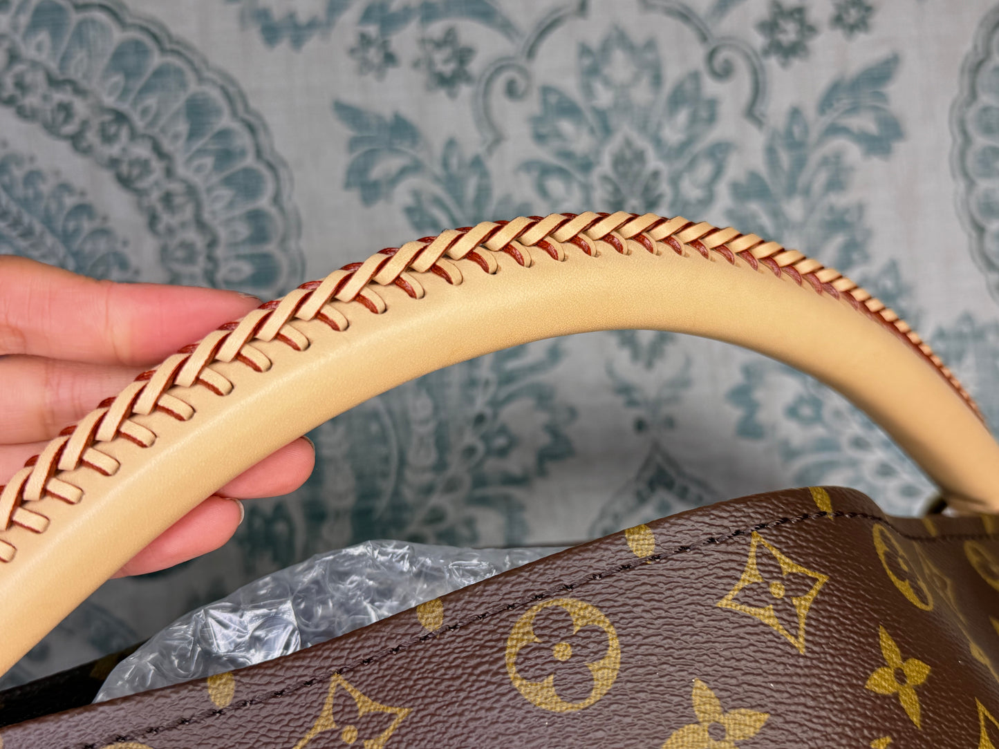 Louis Vuitton Artsy MM