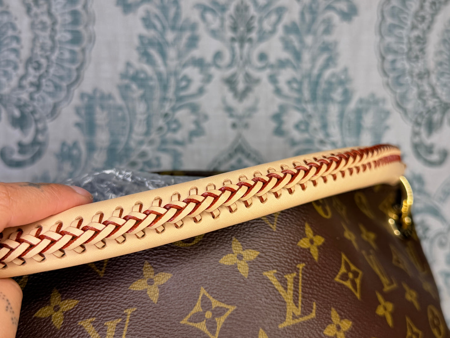 Louis Vuitton Artsy MM