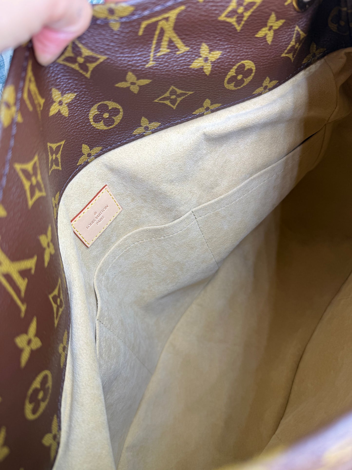 Louis Vuitton Artsy MM