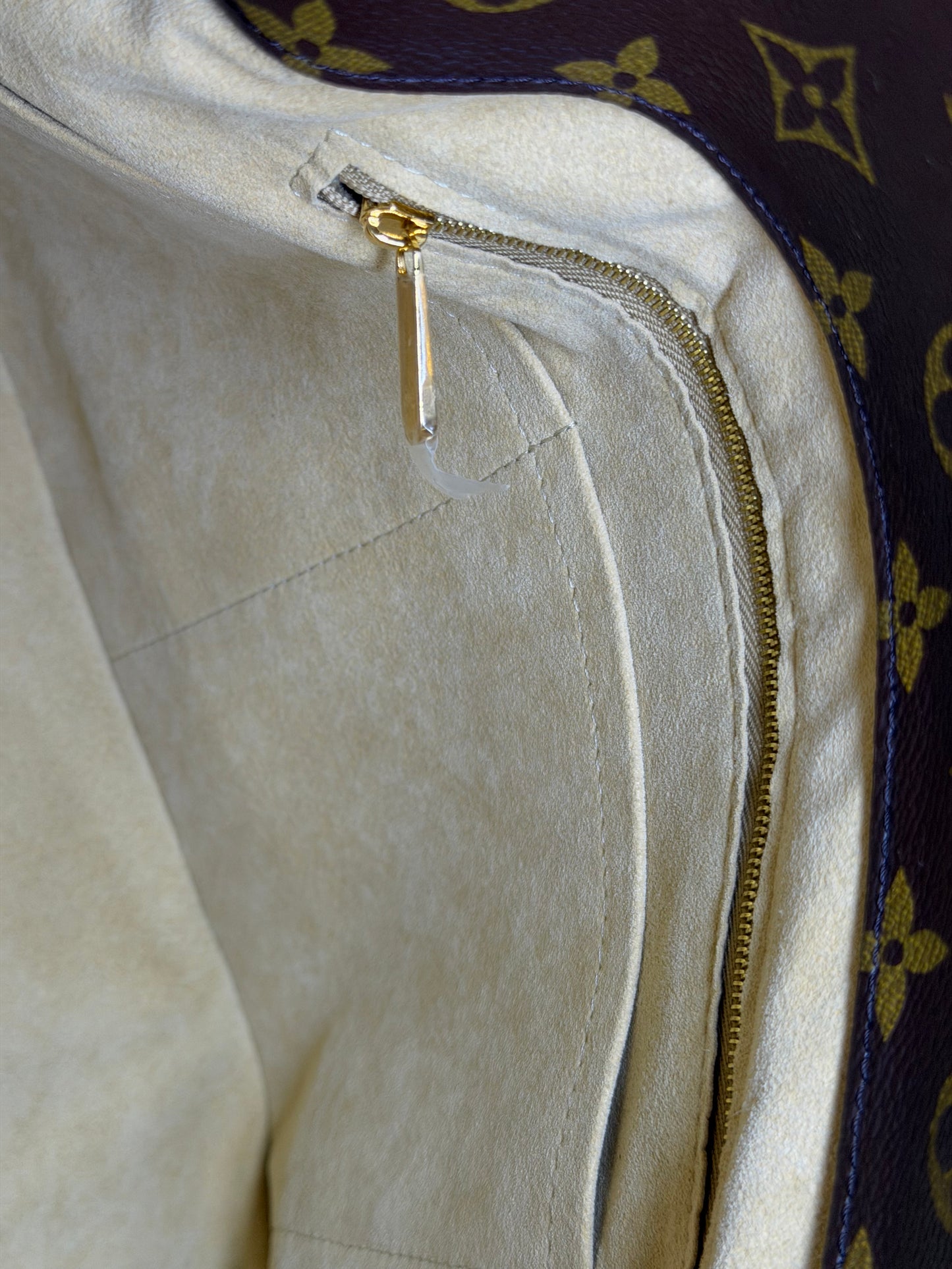 Louis Vuitton Artsy MM