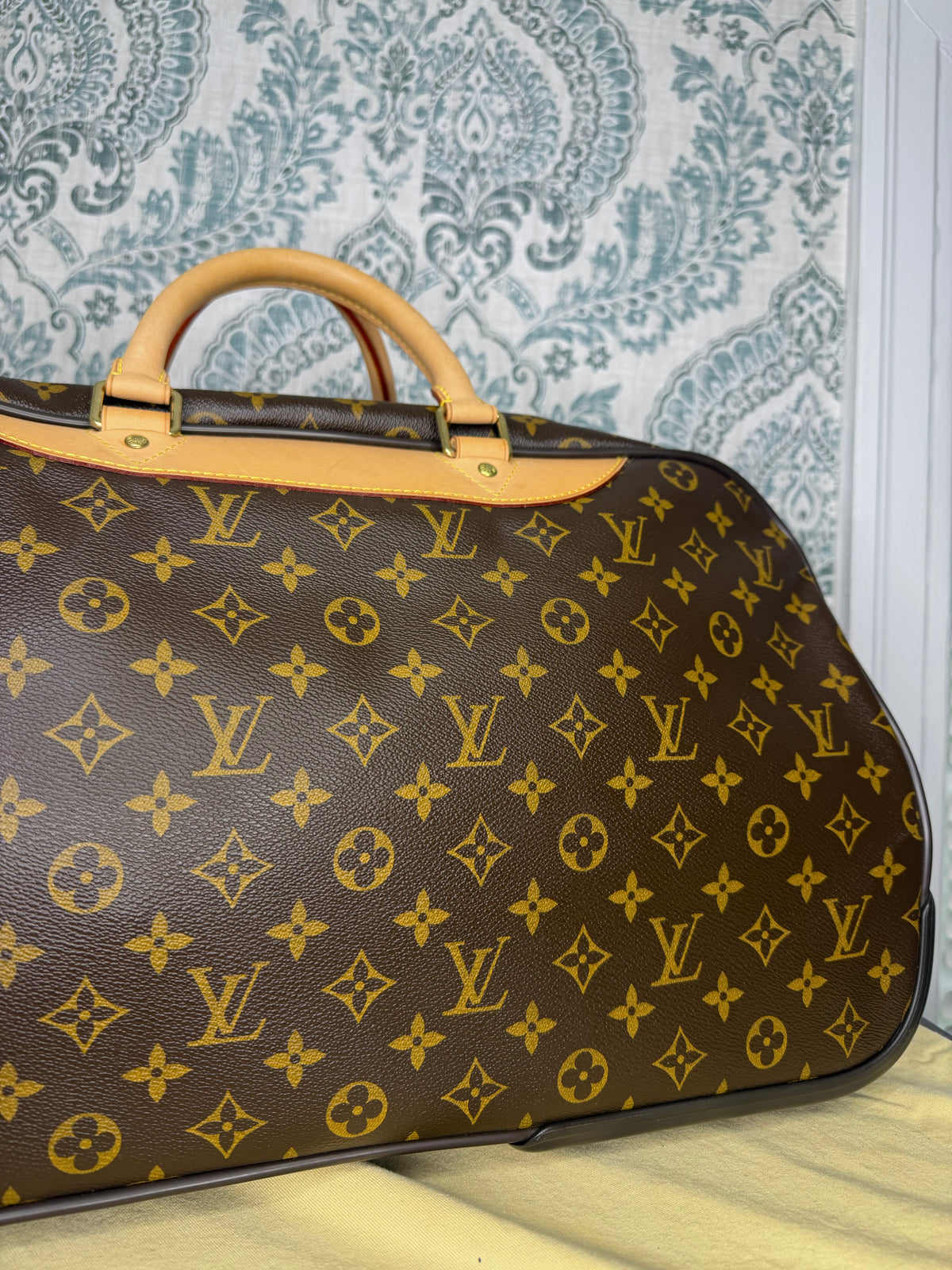 Louis Vuitton Eole 50 Rolling Suit Case